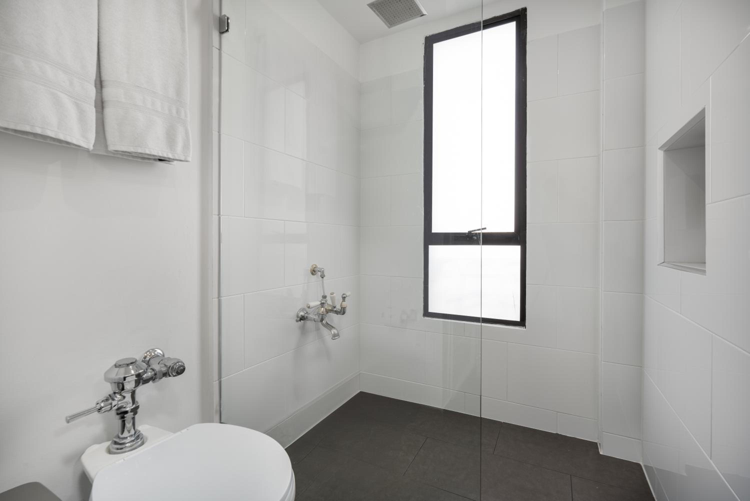 Twin Room - Photo 9