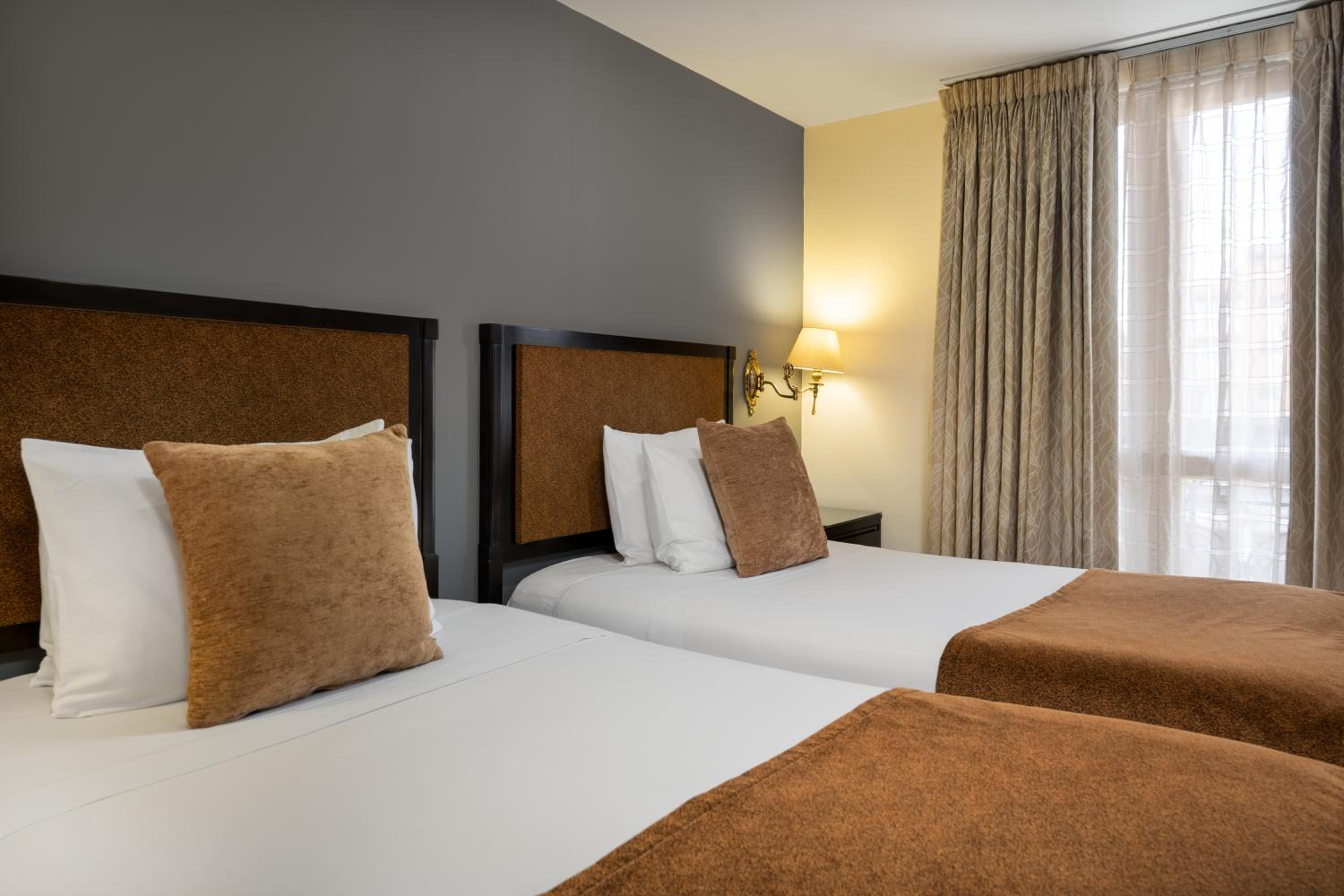Twin Room - Photo 6