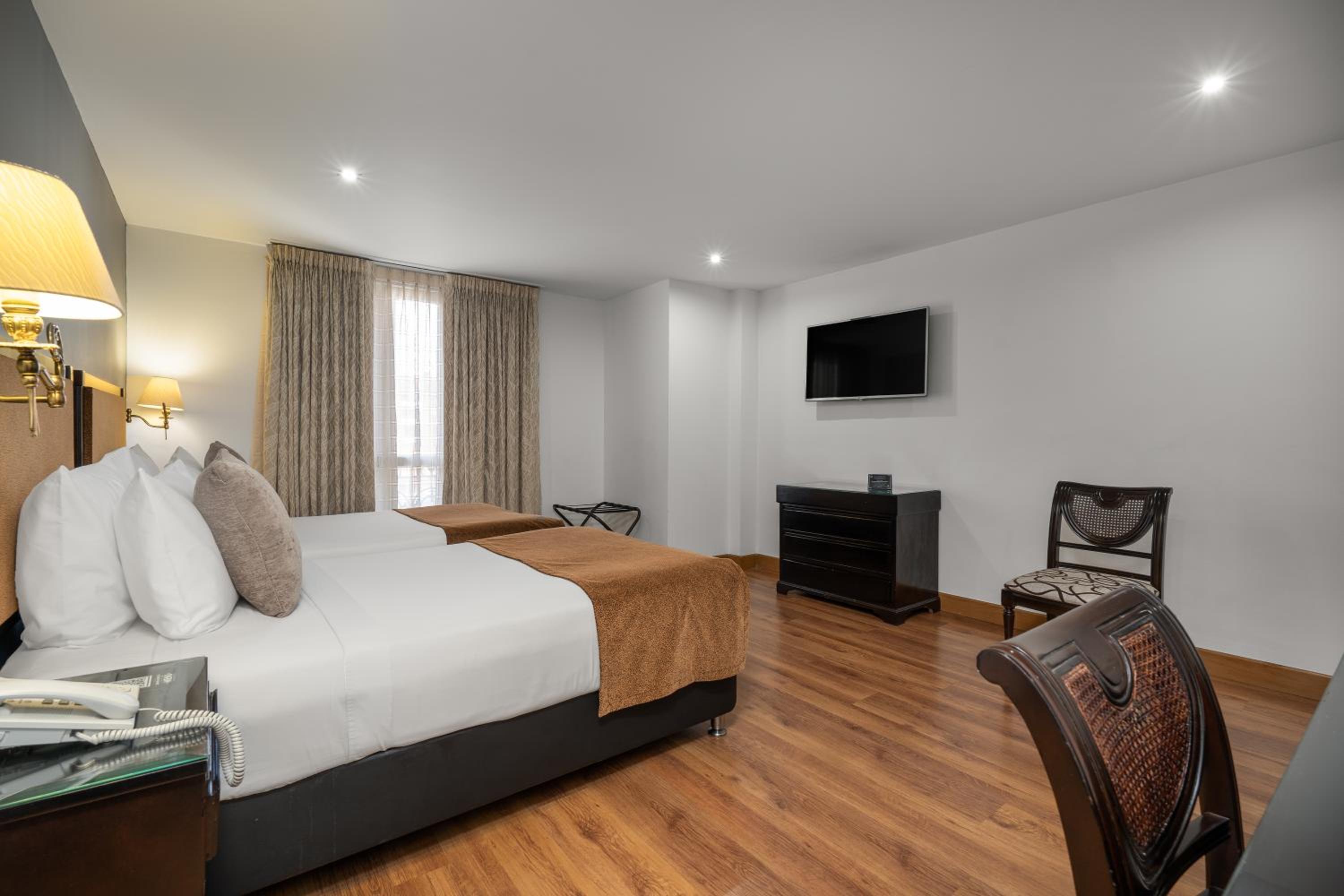Twin Room - Photo 2