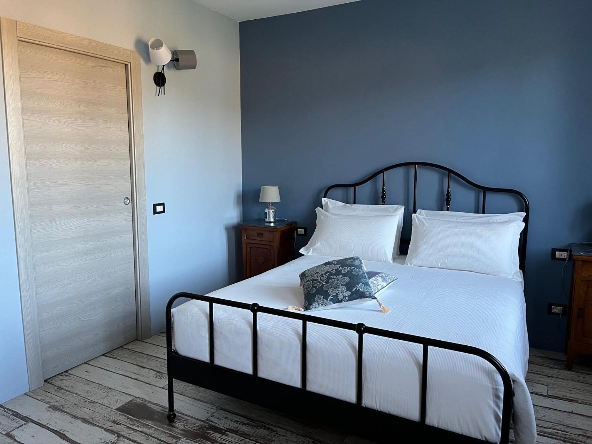 Large Double Room photo 2