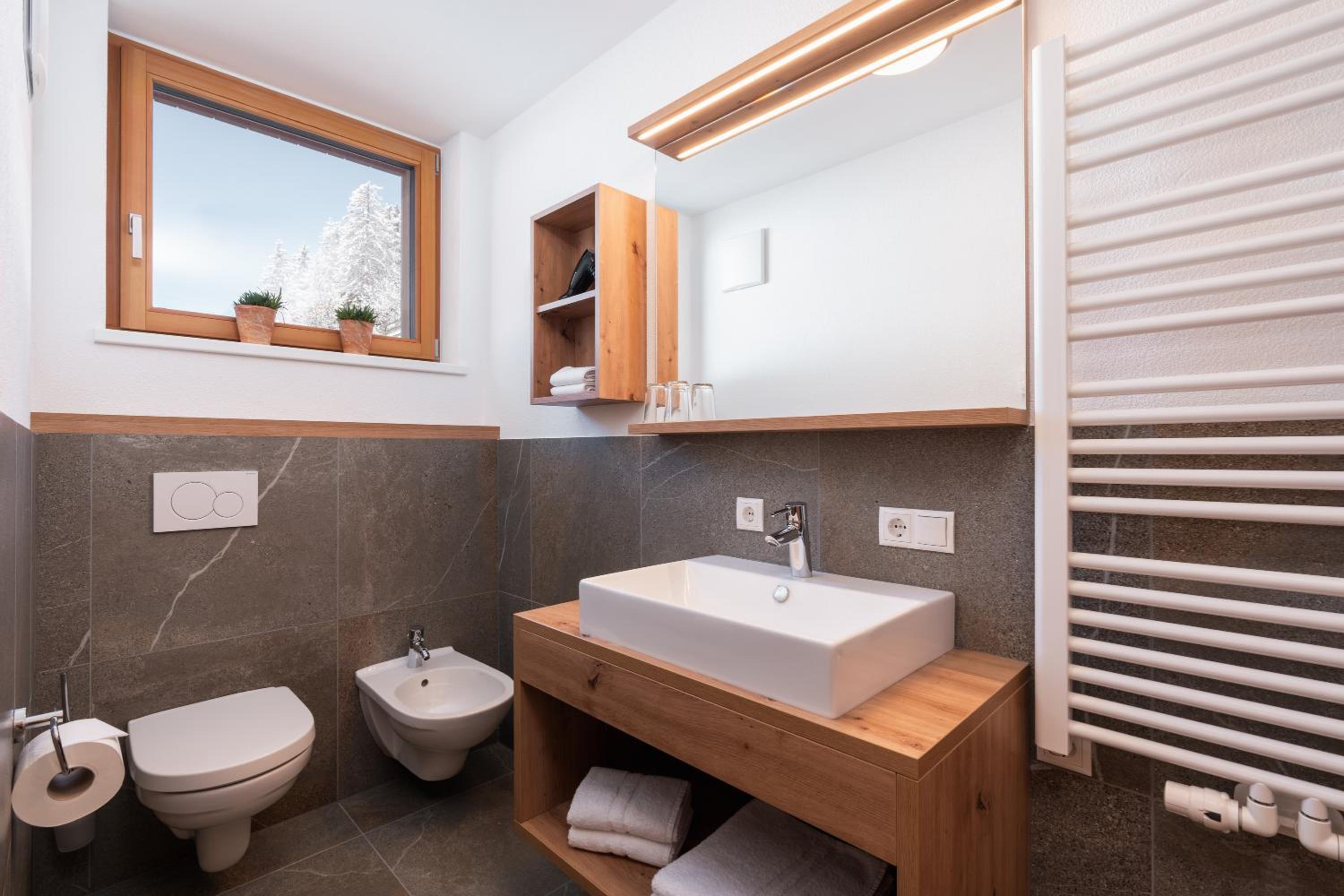 Two-Bedroom Deluxe Apartment with Garden View photo 2
