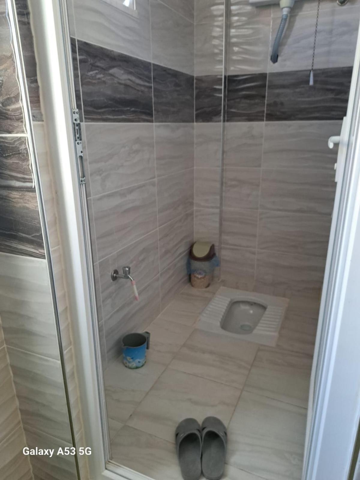 One-Bedroom Apartment - Photo 2