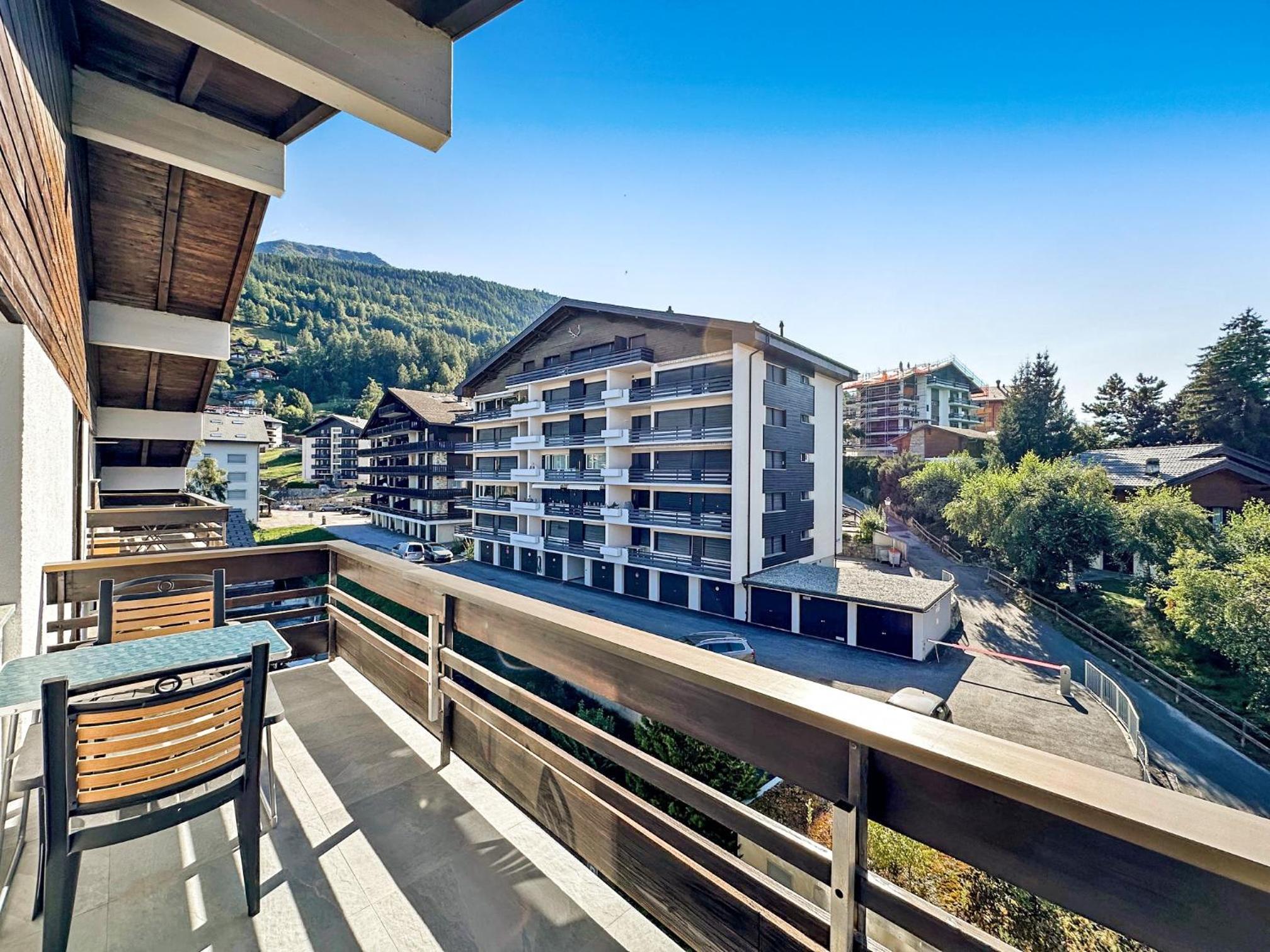 Apartment with View and Balcony photo 2