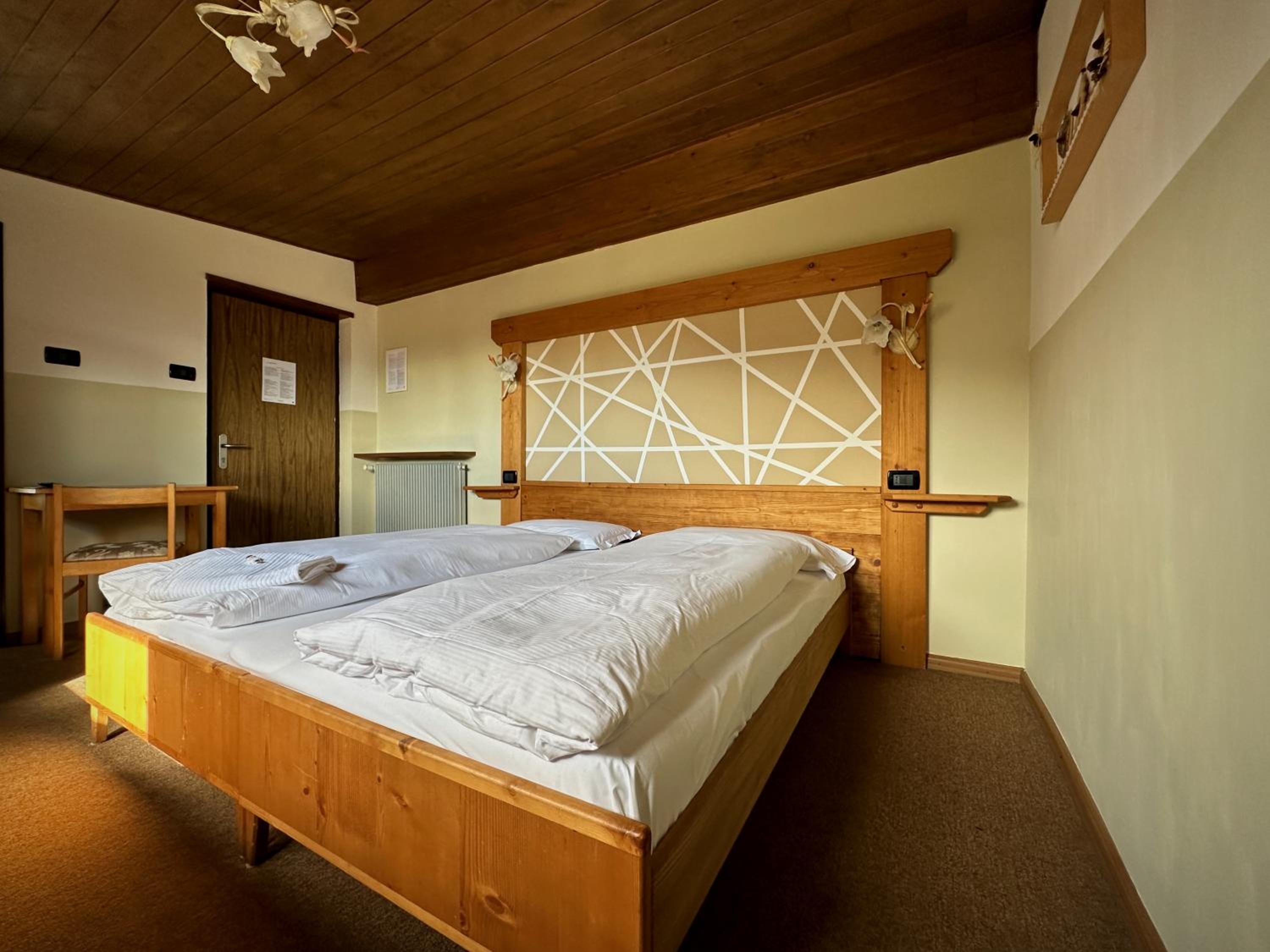 Classic Double or Twin Room - Photo 6