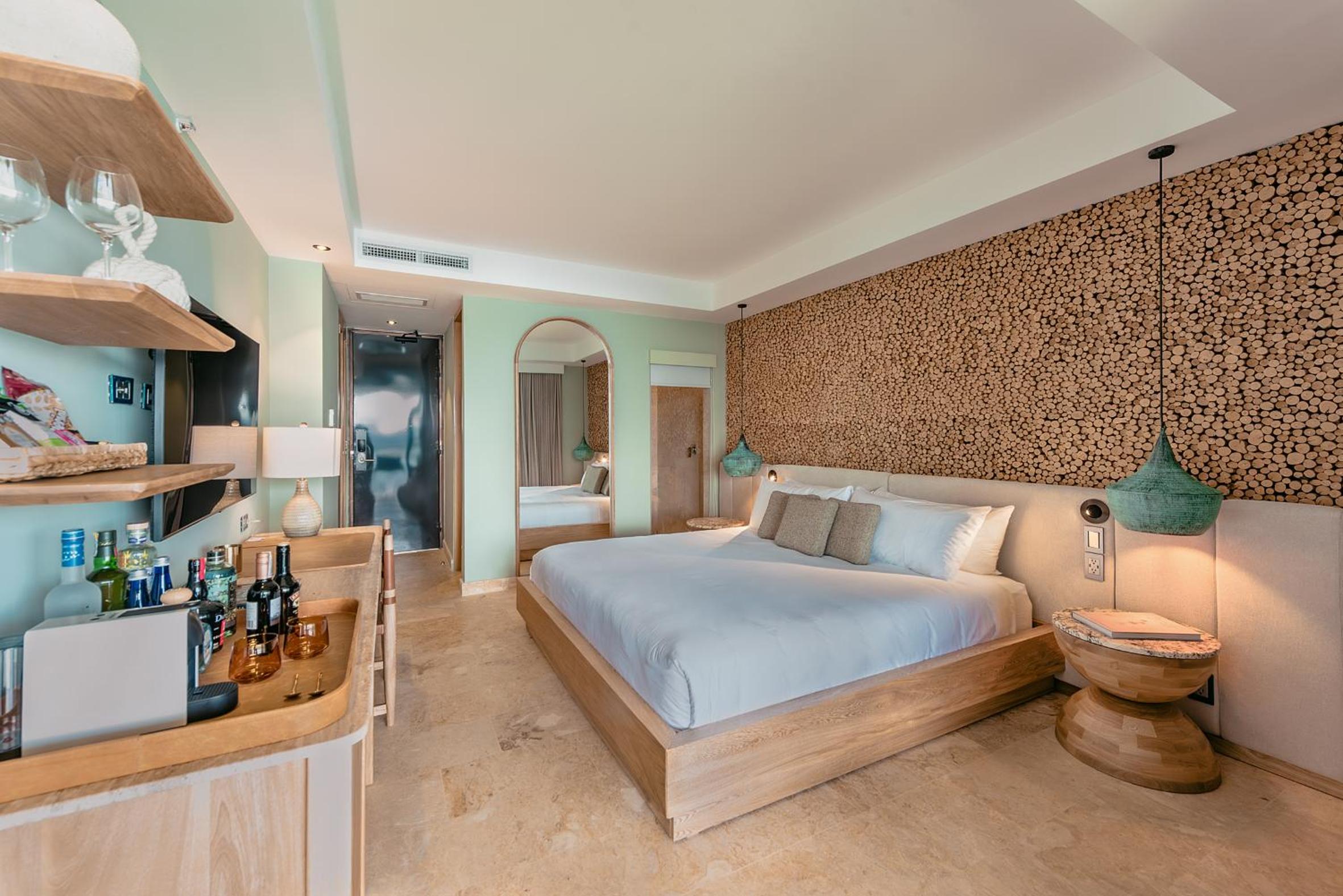 Deluxe King Room with Balcony and Spa Bath - Lake View