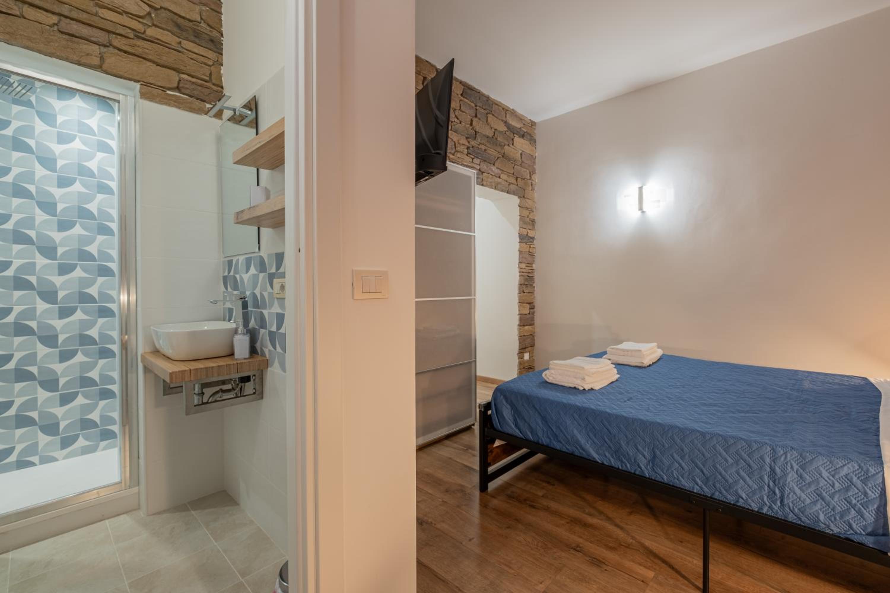 Double Room with Private Bathroom photo 3