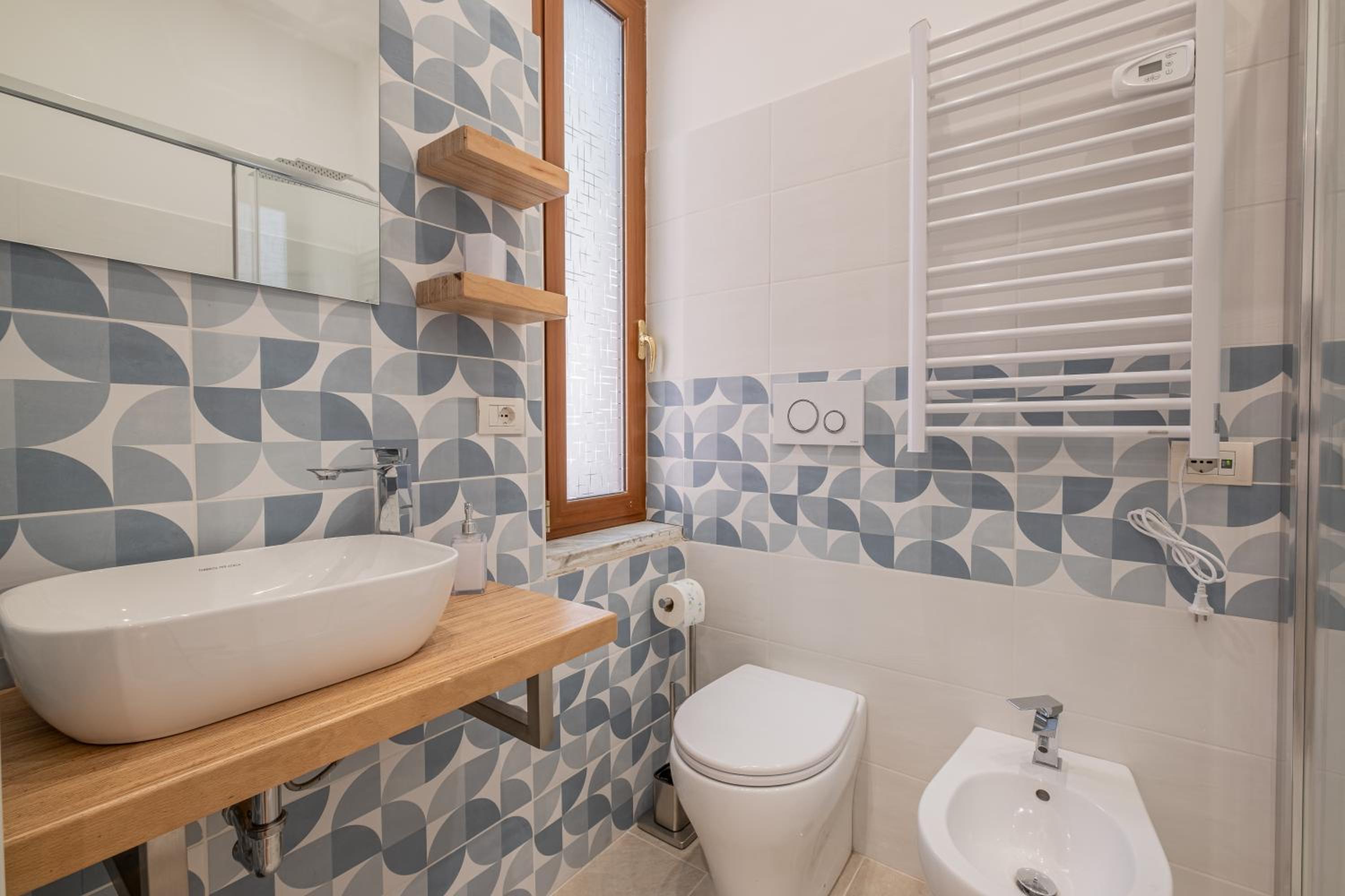 Twin Room with Private Bathroom photo 2