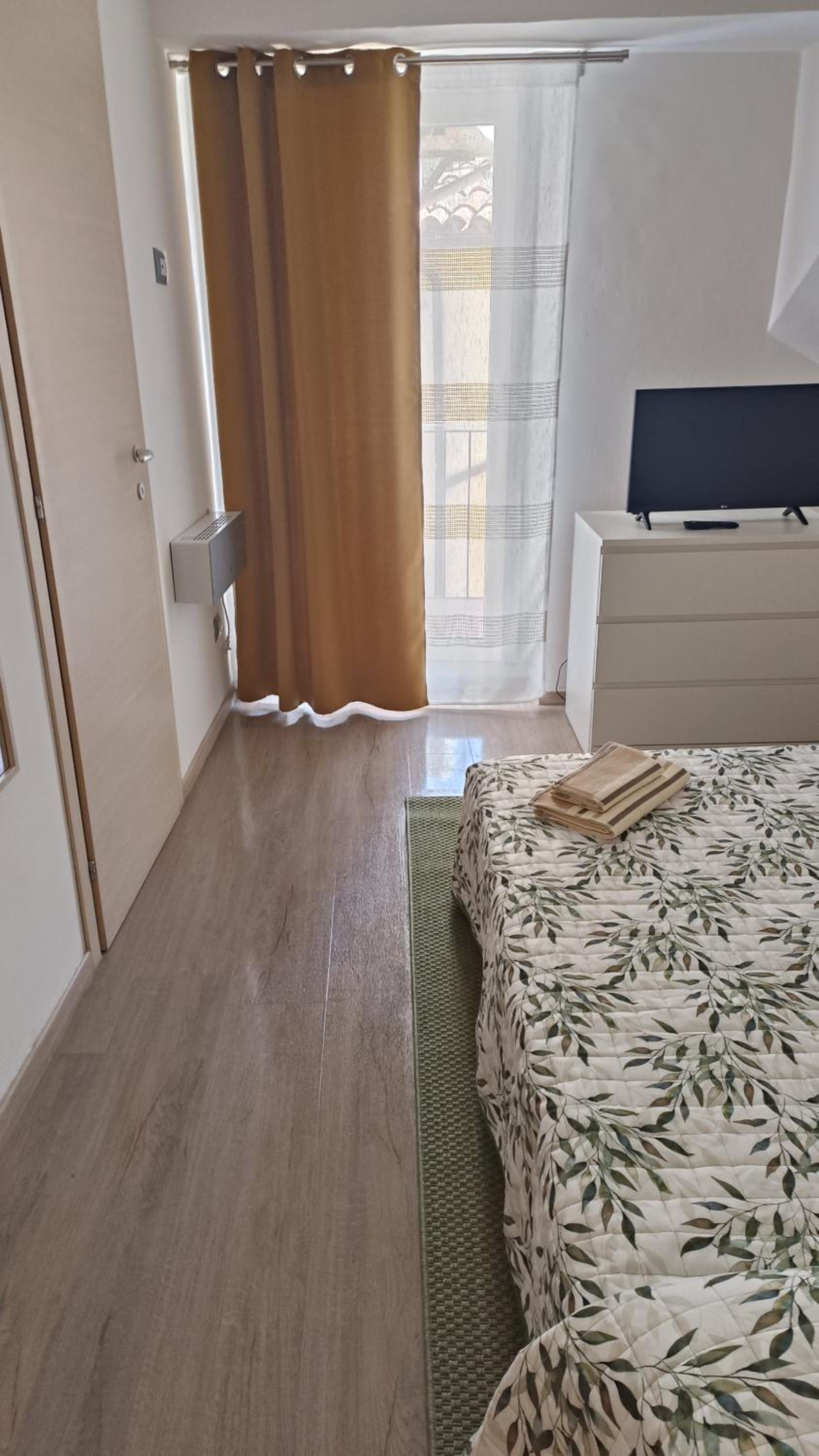 One-Bedroom Apartment photo 1