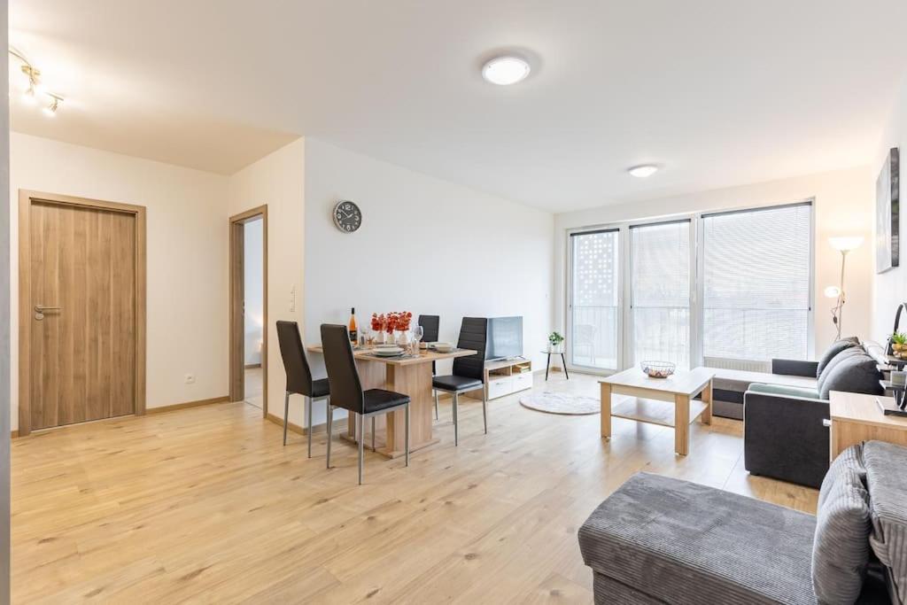 One-Bedroom Apartment photo 2