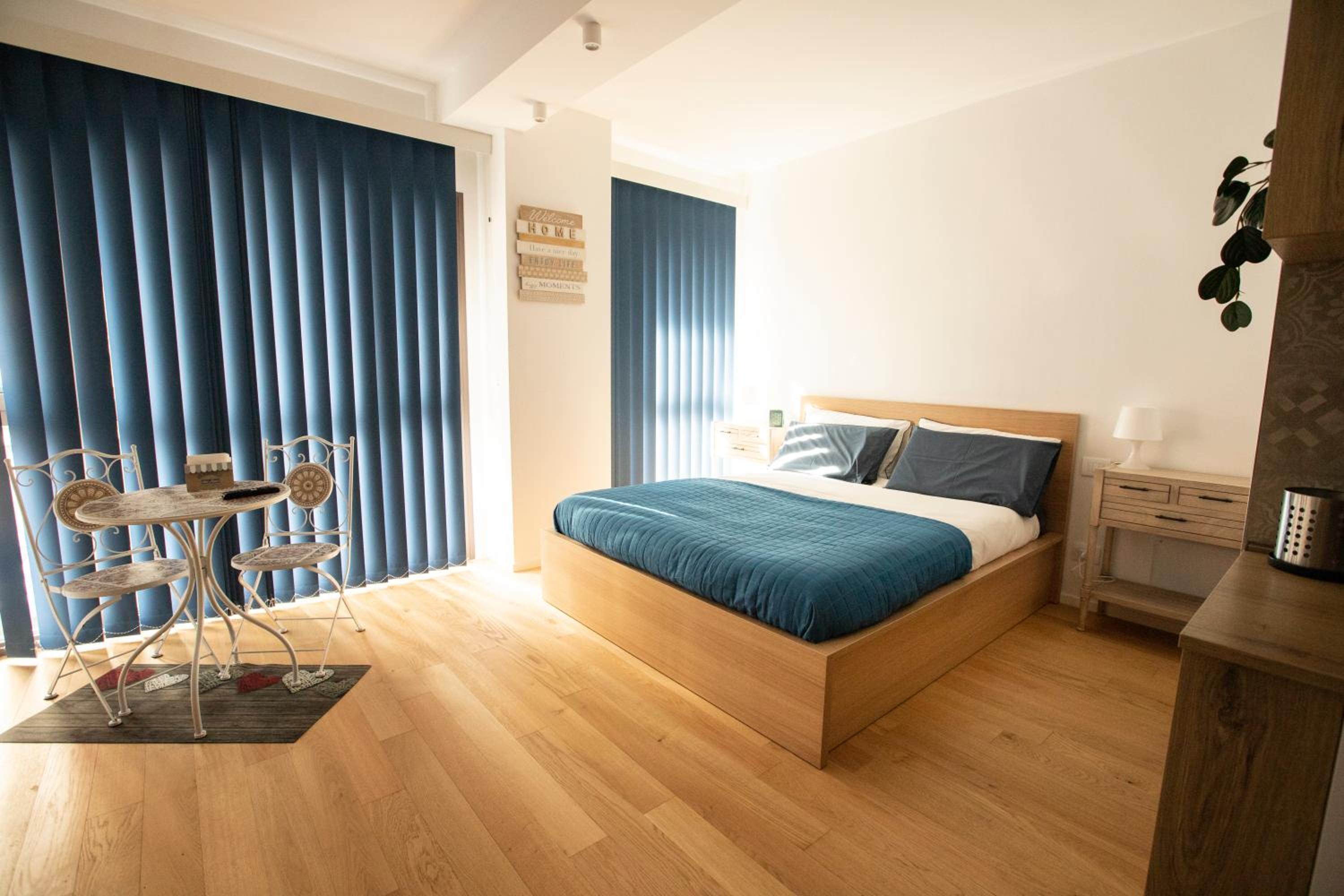 Studio Apartment with One Double Bed