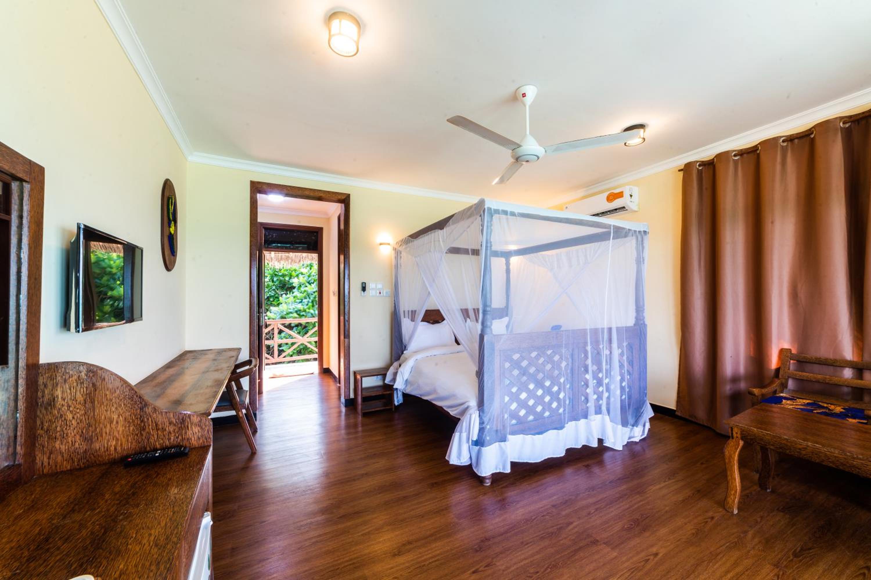 Double Room with Sea View - Photo 3