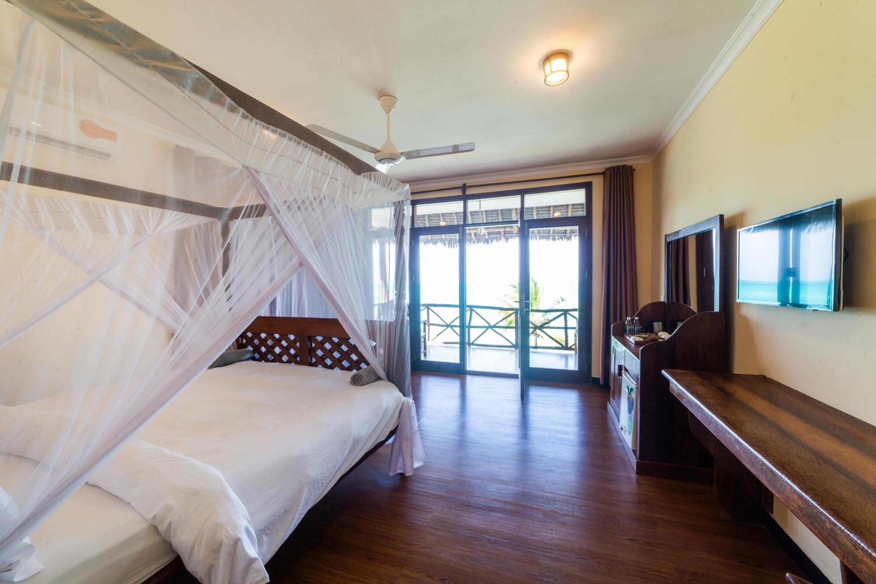 Double Room with Sea View - Photo 1