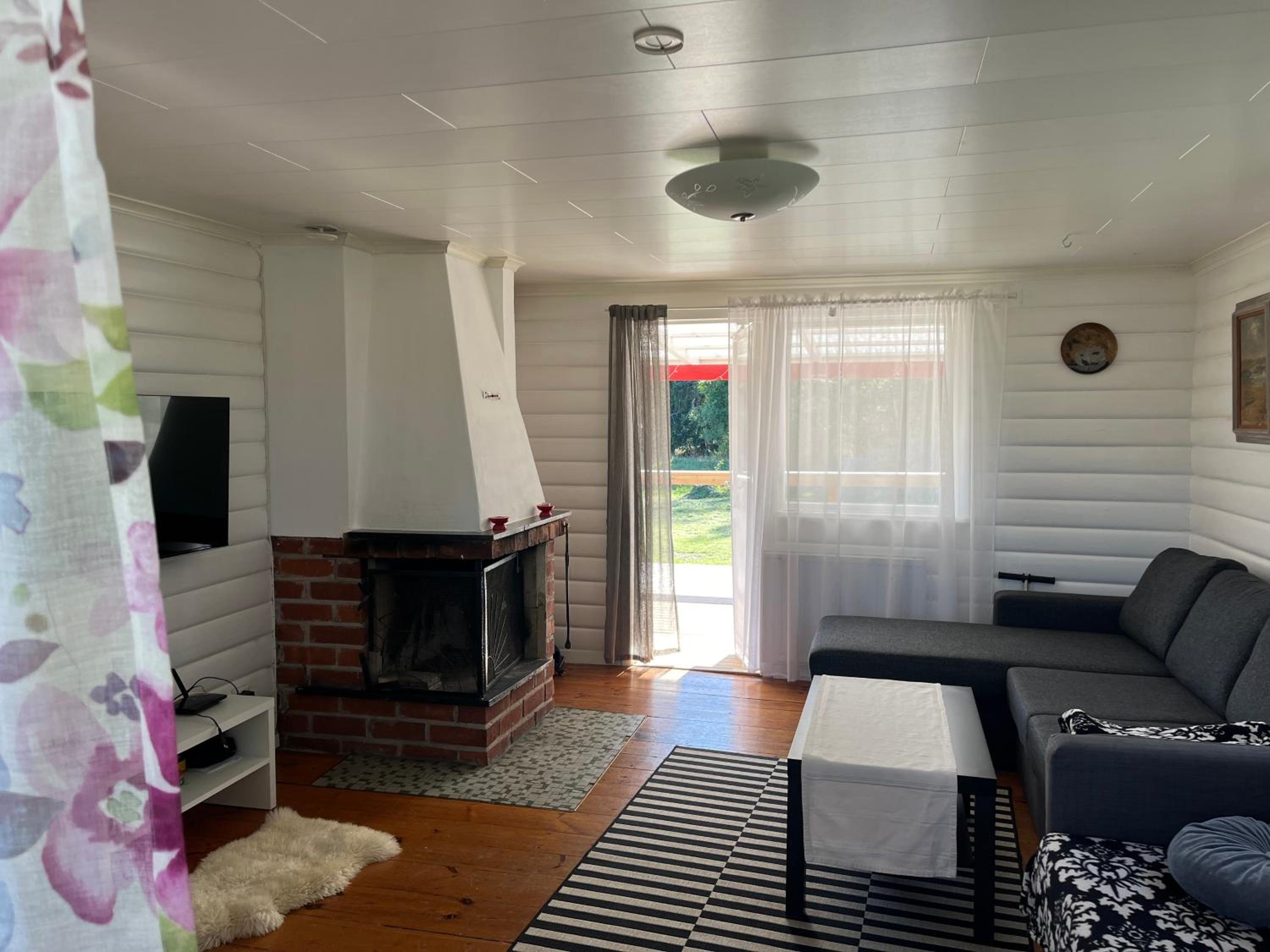 One-Bedroom House photo 1