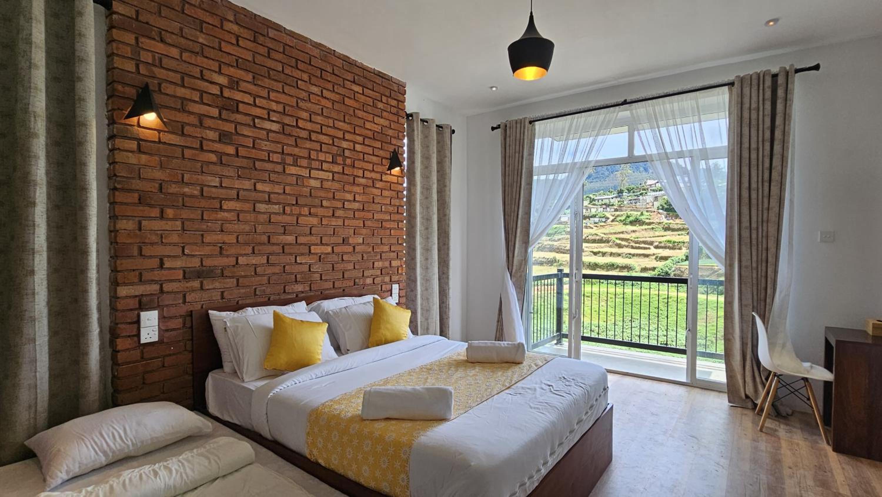 Family Room with Mountain View photo 1