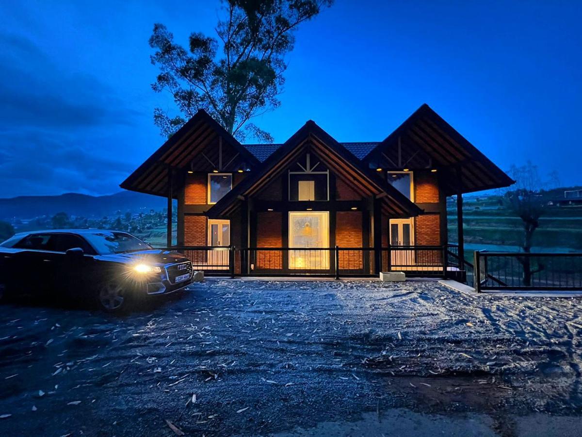 Family Room with Mountain View photo 2