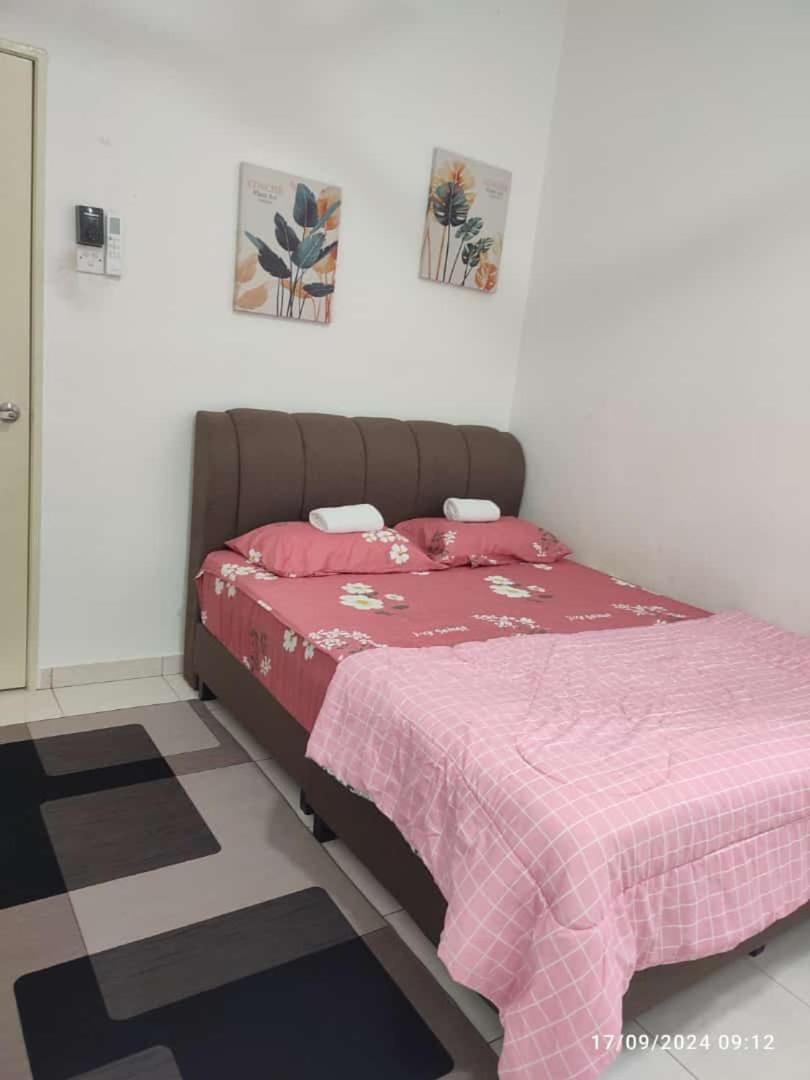 Three-Bedroom House photo 3