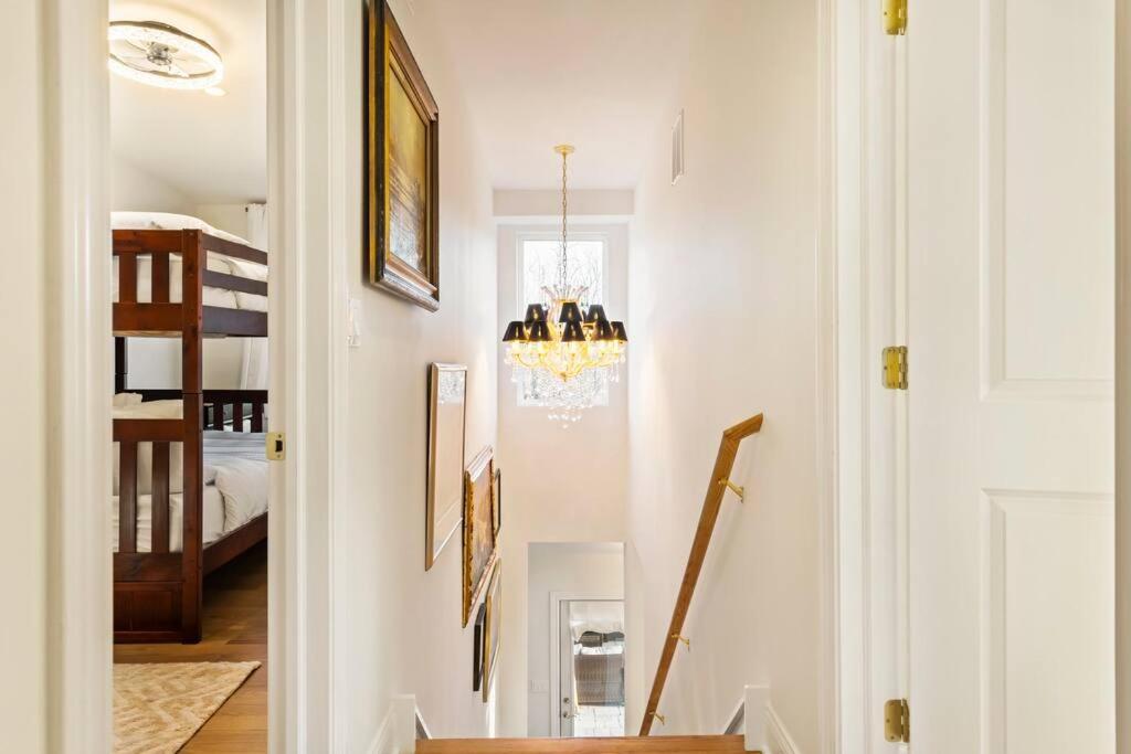 Six-Bedroom House photo 1