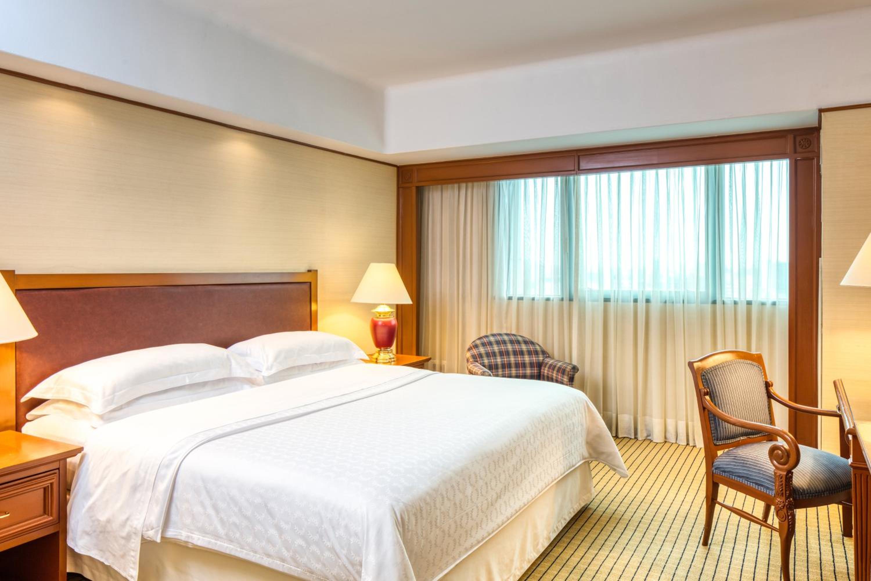Classic, Guest room, 1 King, Danubio Tower                   - Photo 1
