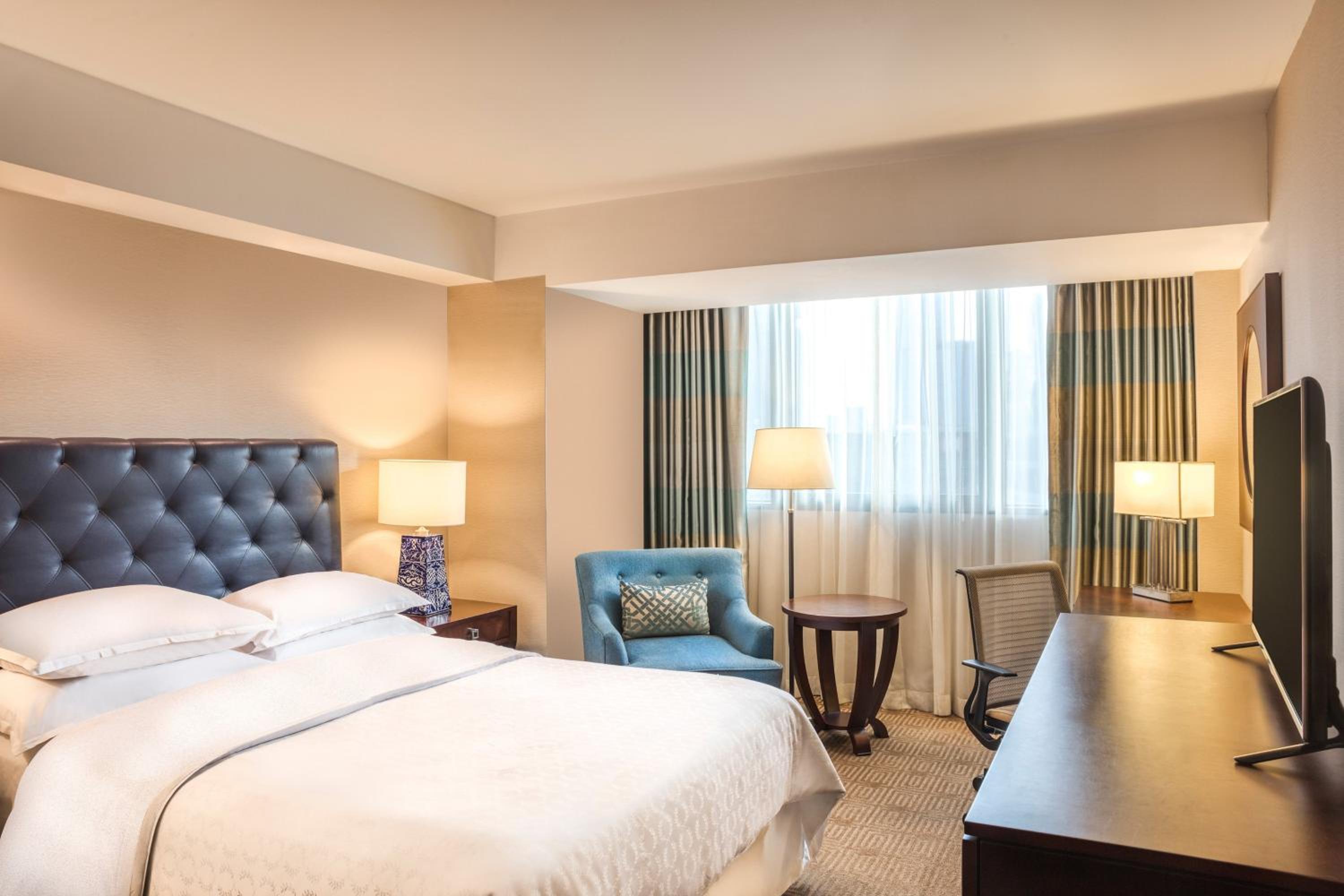 Business Deluxe, Guest room, 1 Queen, Reforma Tower          - Photo 1