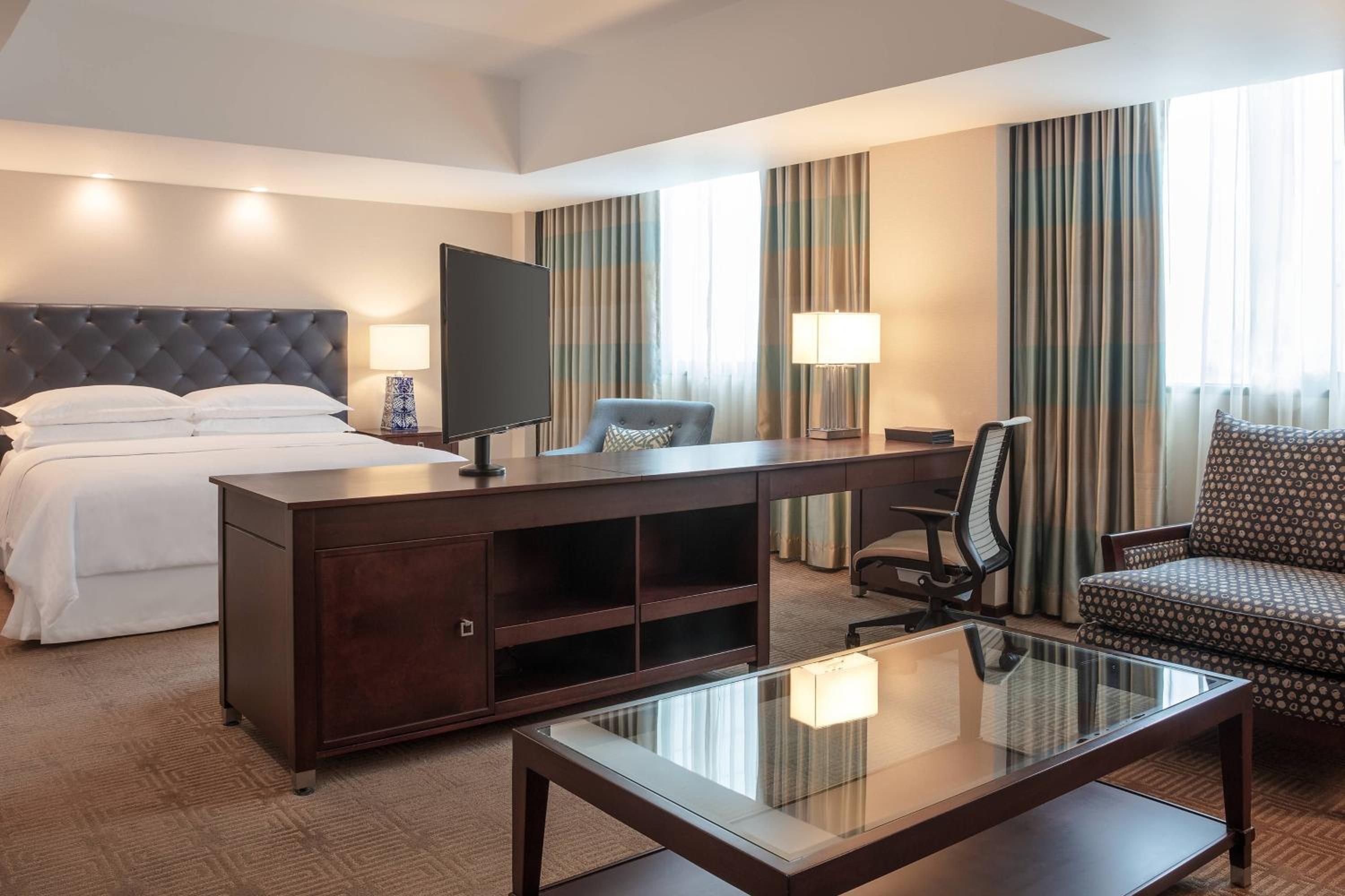Alcove Suite, Club lounge access, 1 Bedroom Suite, 1 King    - Photo 1