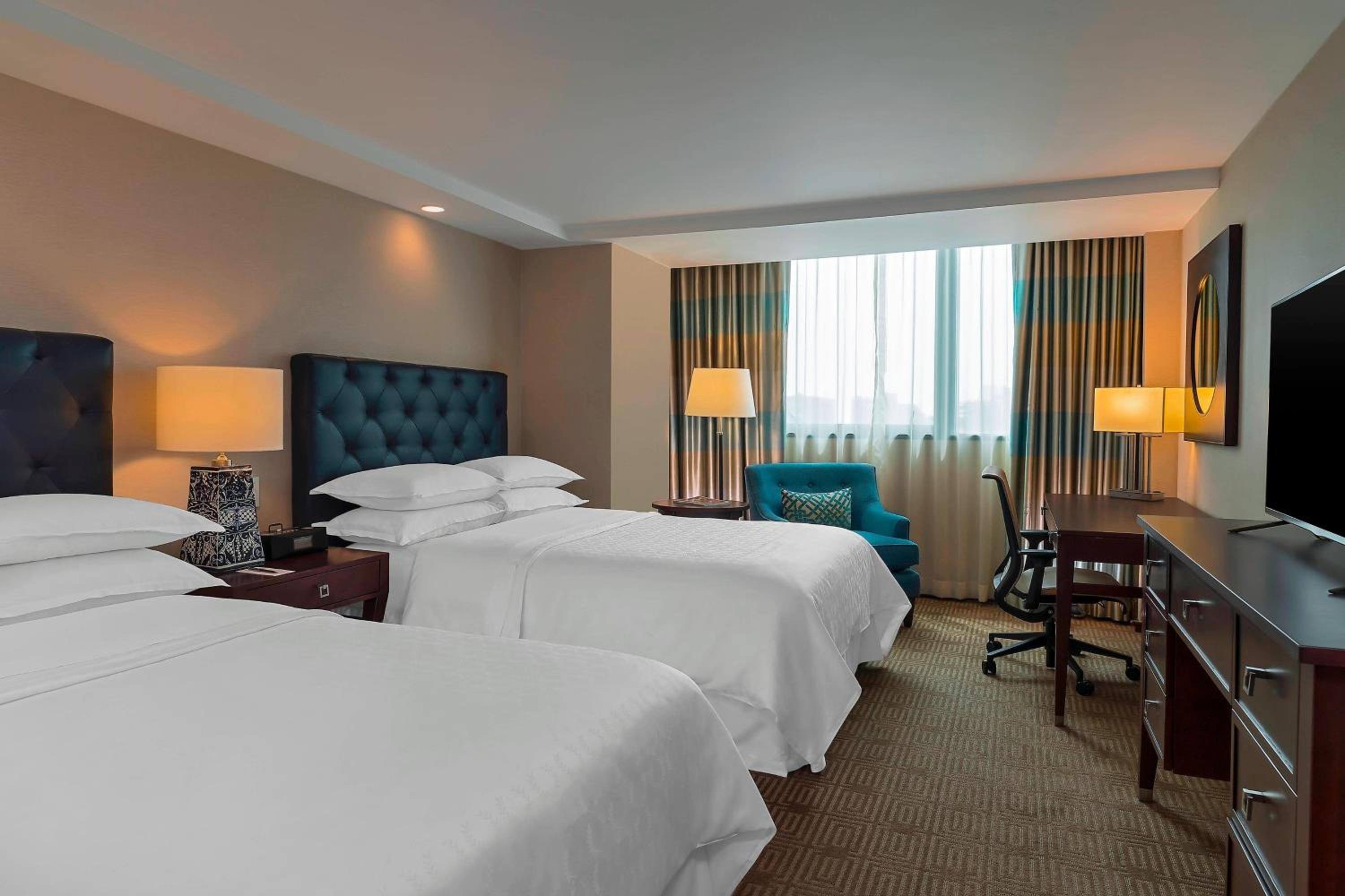 Business Deluxe, Guest room, 2 Double, Danubio Tower         - Photo 1
