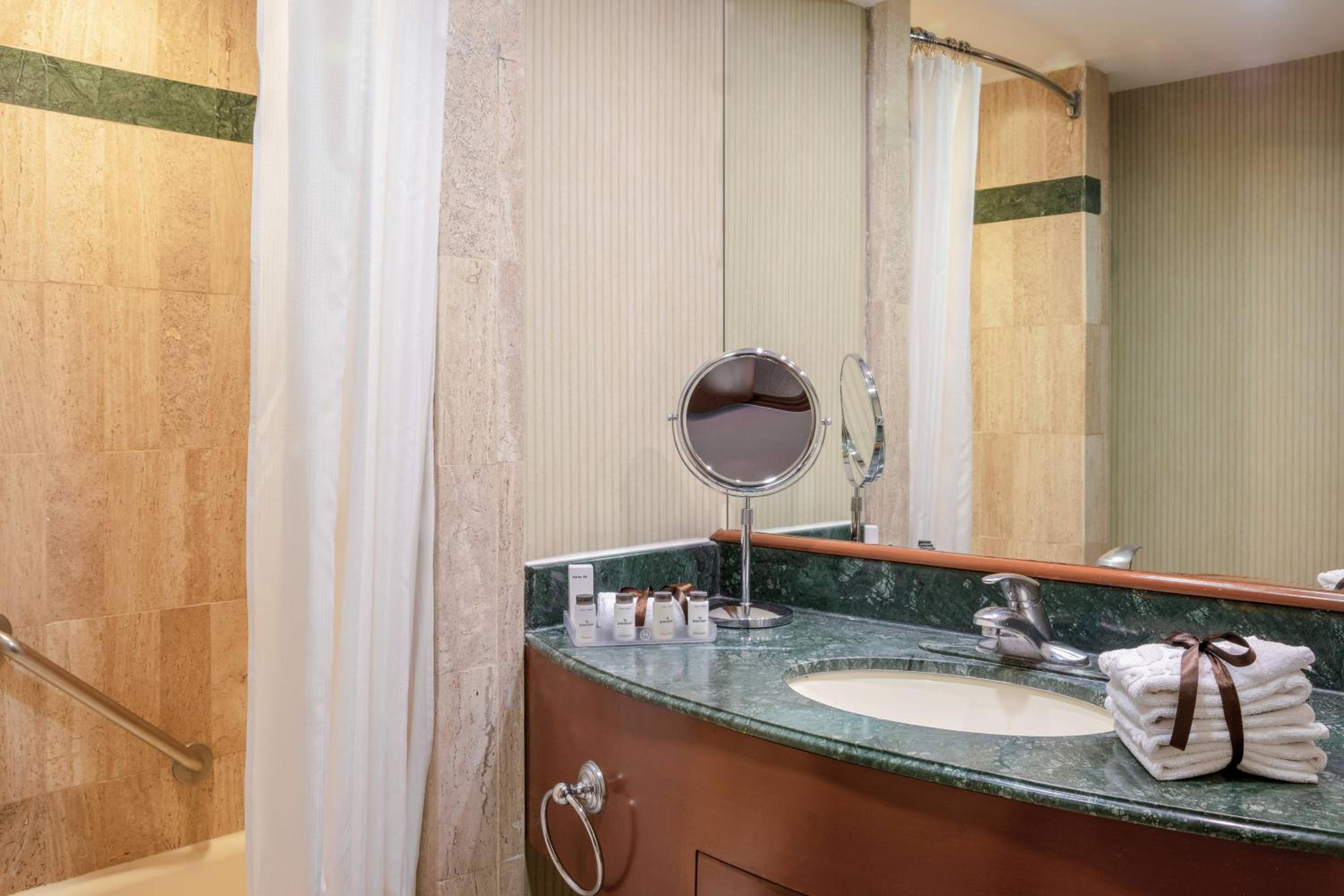 Classic, Guest room, 1 King, Danubio Tower                   - Photo 2