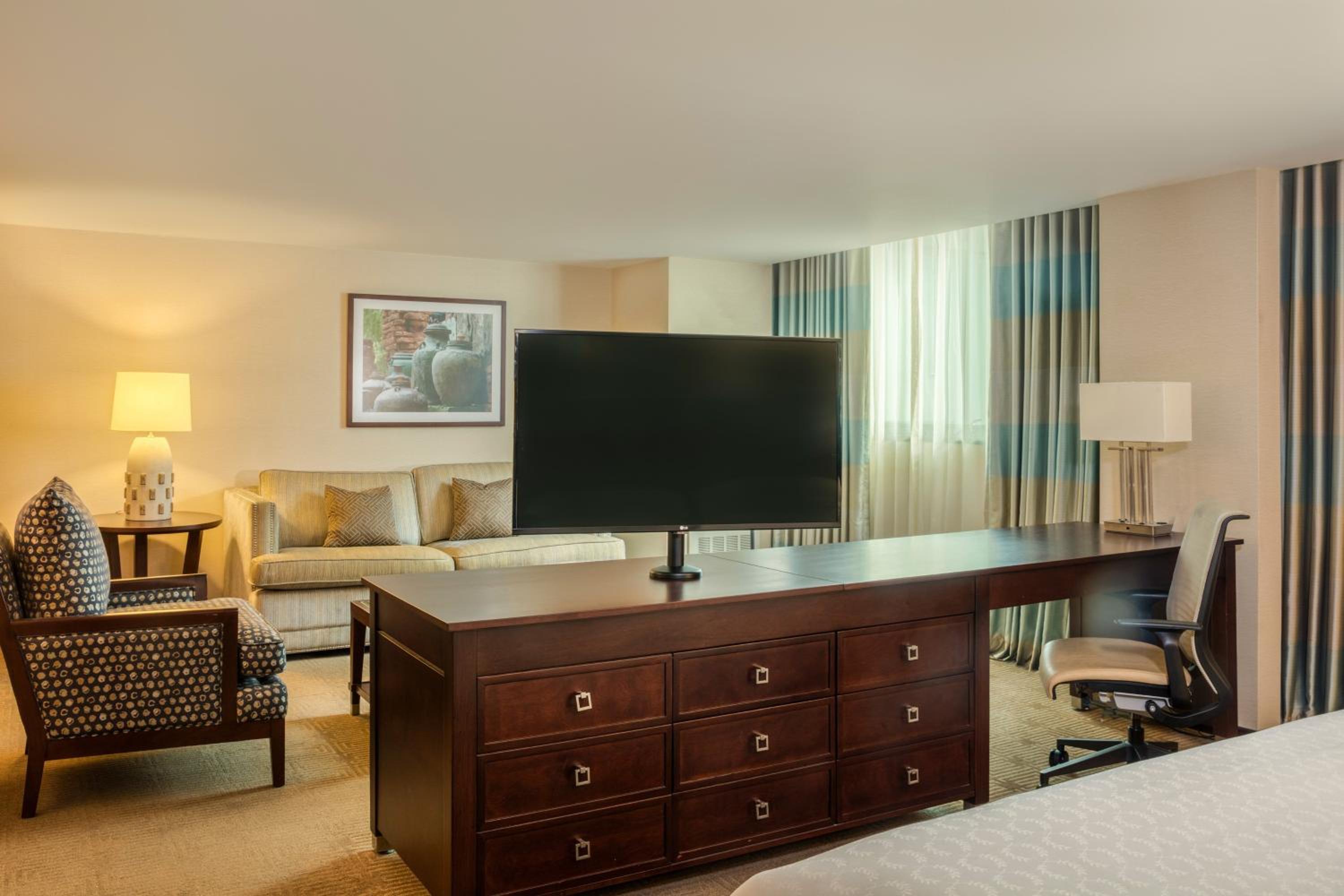 Alcove Suite, Club lounge access, 1 Bedroom Suite, 1 King    - Photo 5