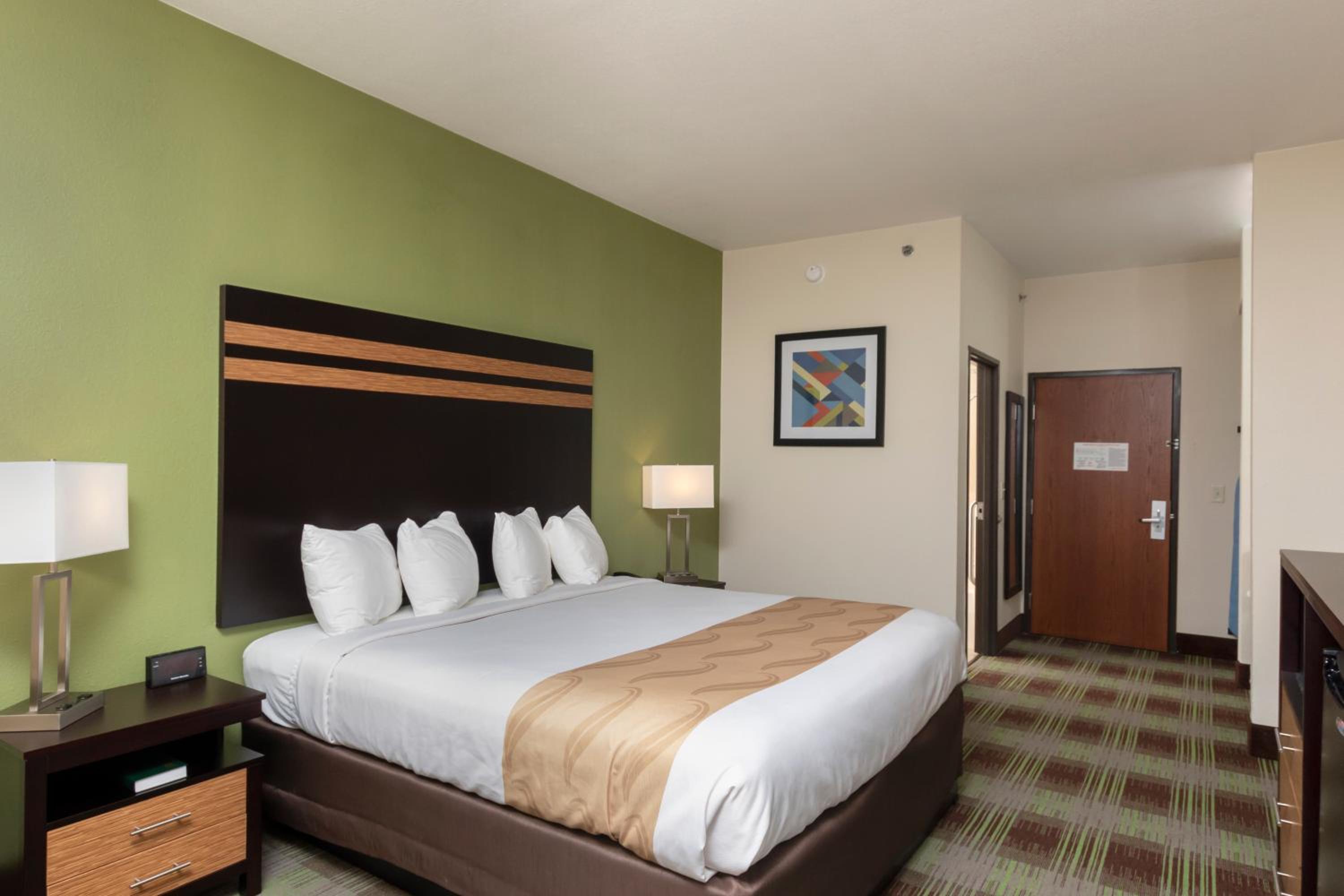 King Room - Non Smoking - Photo 1