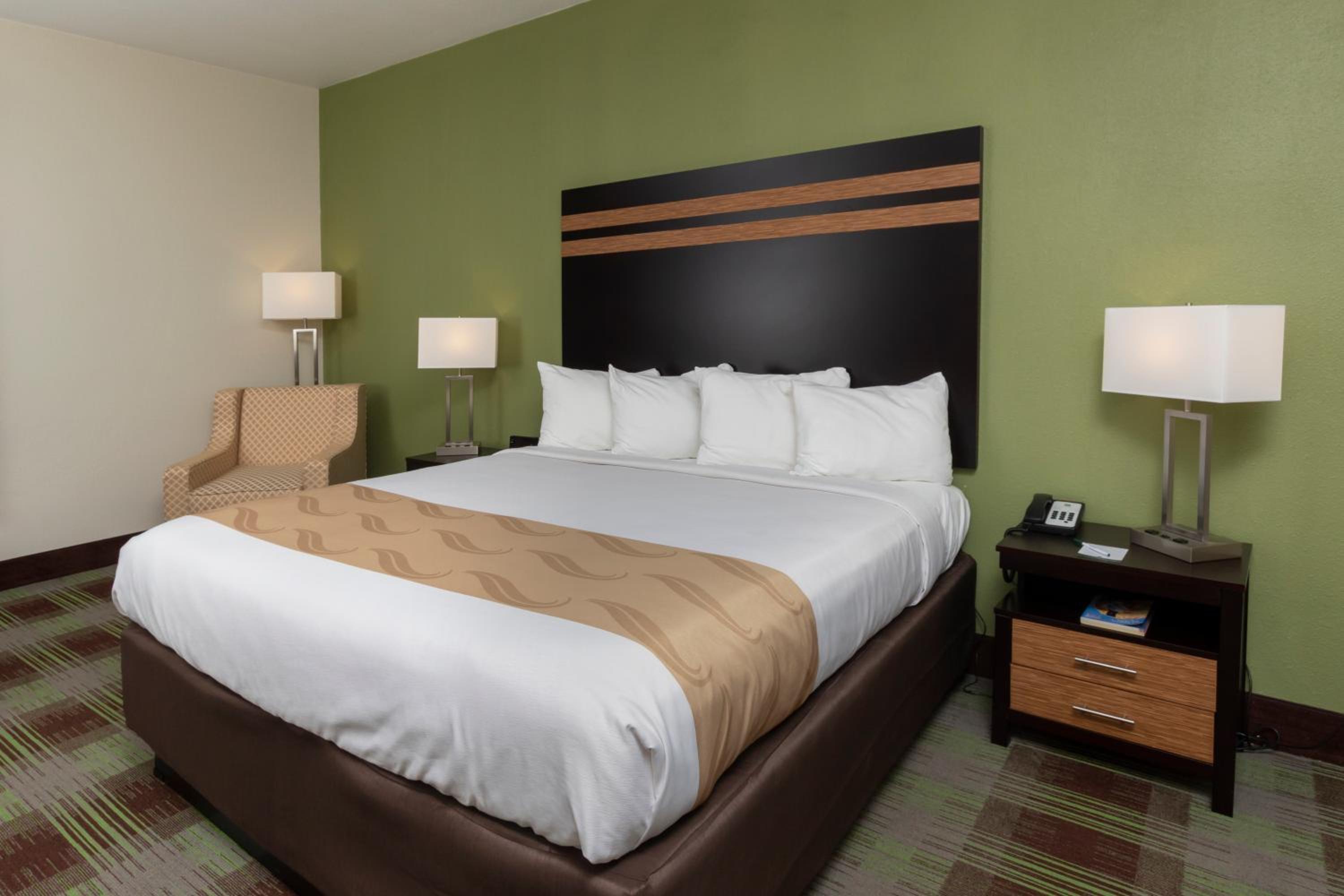 King Room - Non Smoking - Photo 4