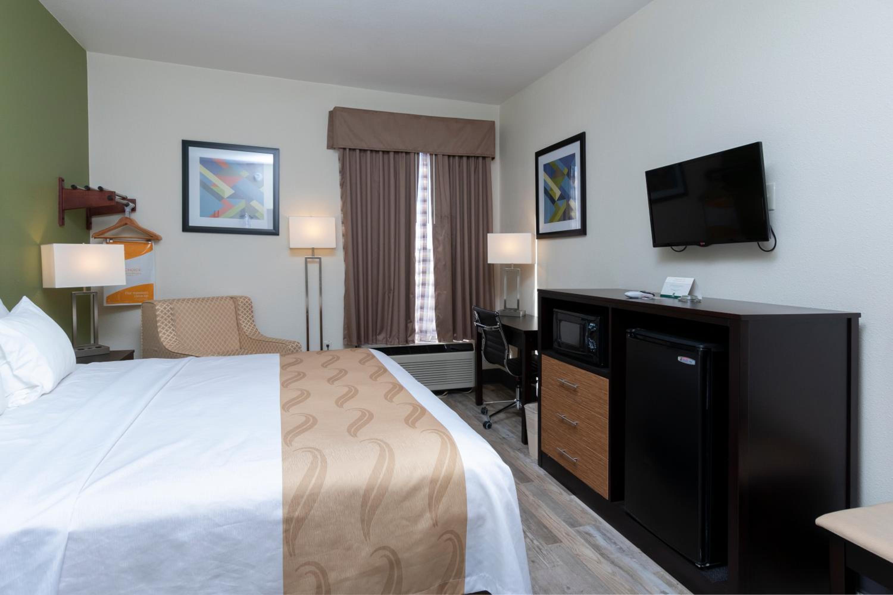 King Room - Accessible/Non-Smoking photo 2