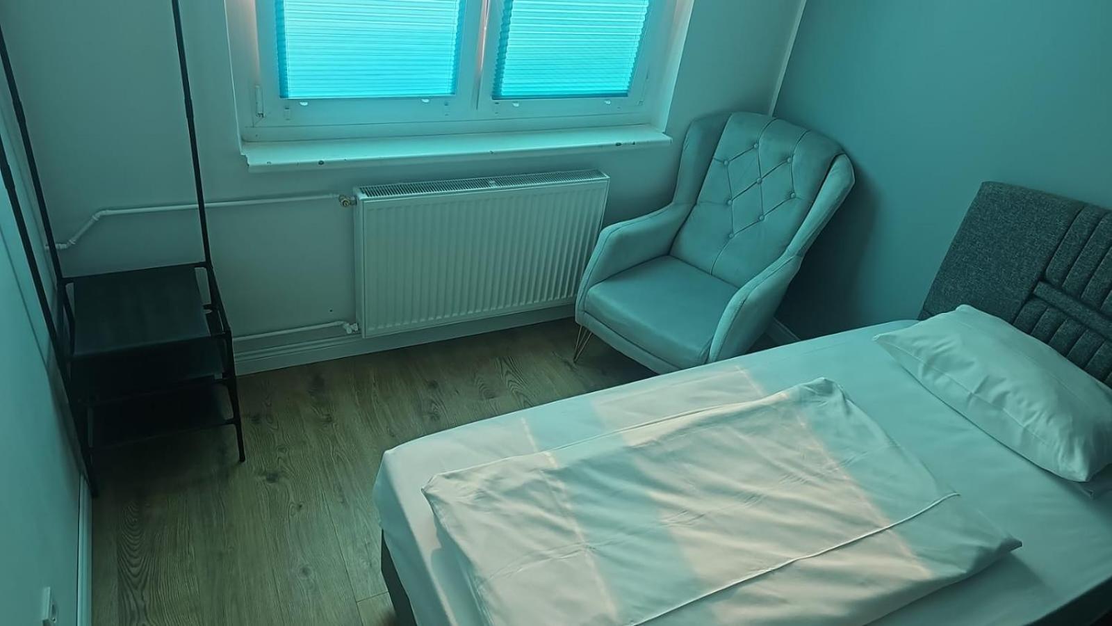 Single Room with Bathroom photo 2