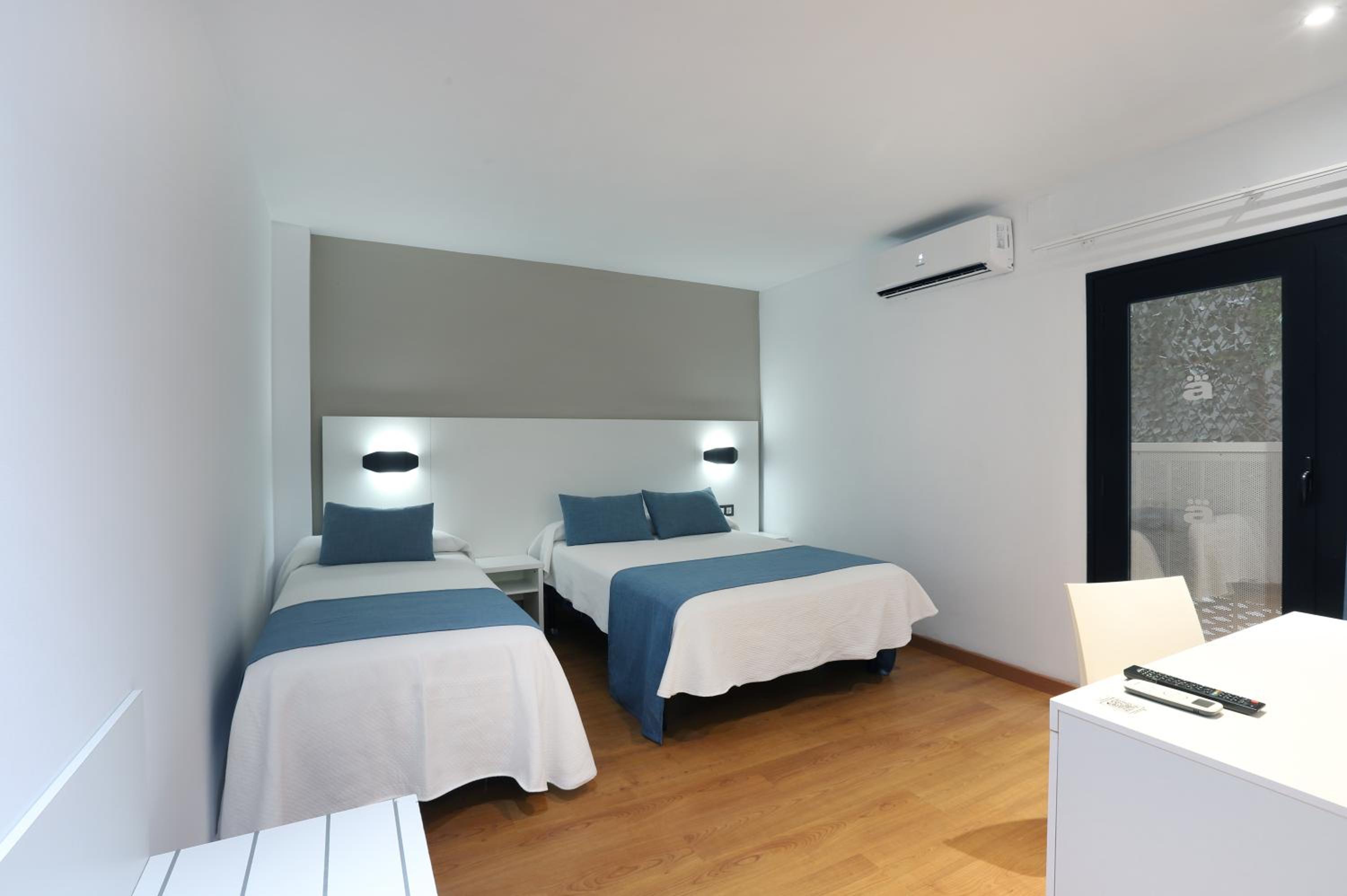 Standard Double or Twin Room - Photo 2