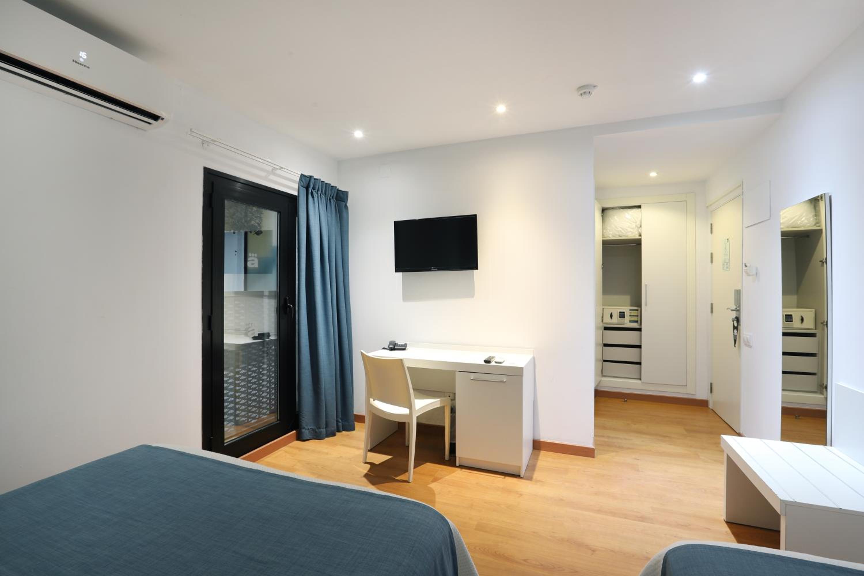 Standard Double or Twin Room - Photo 3