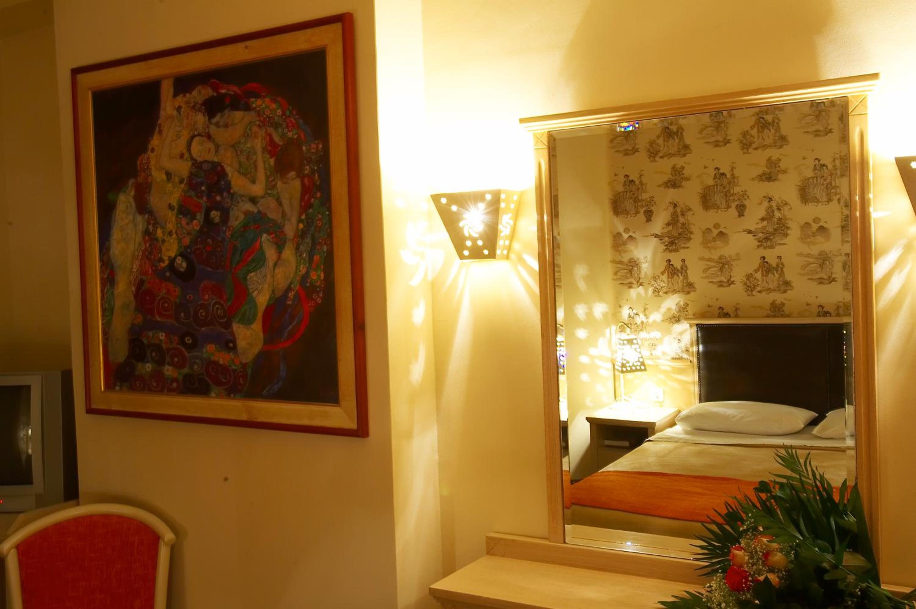 Double or Twin Room - Photo 5