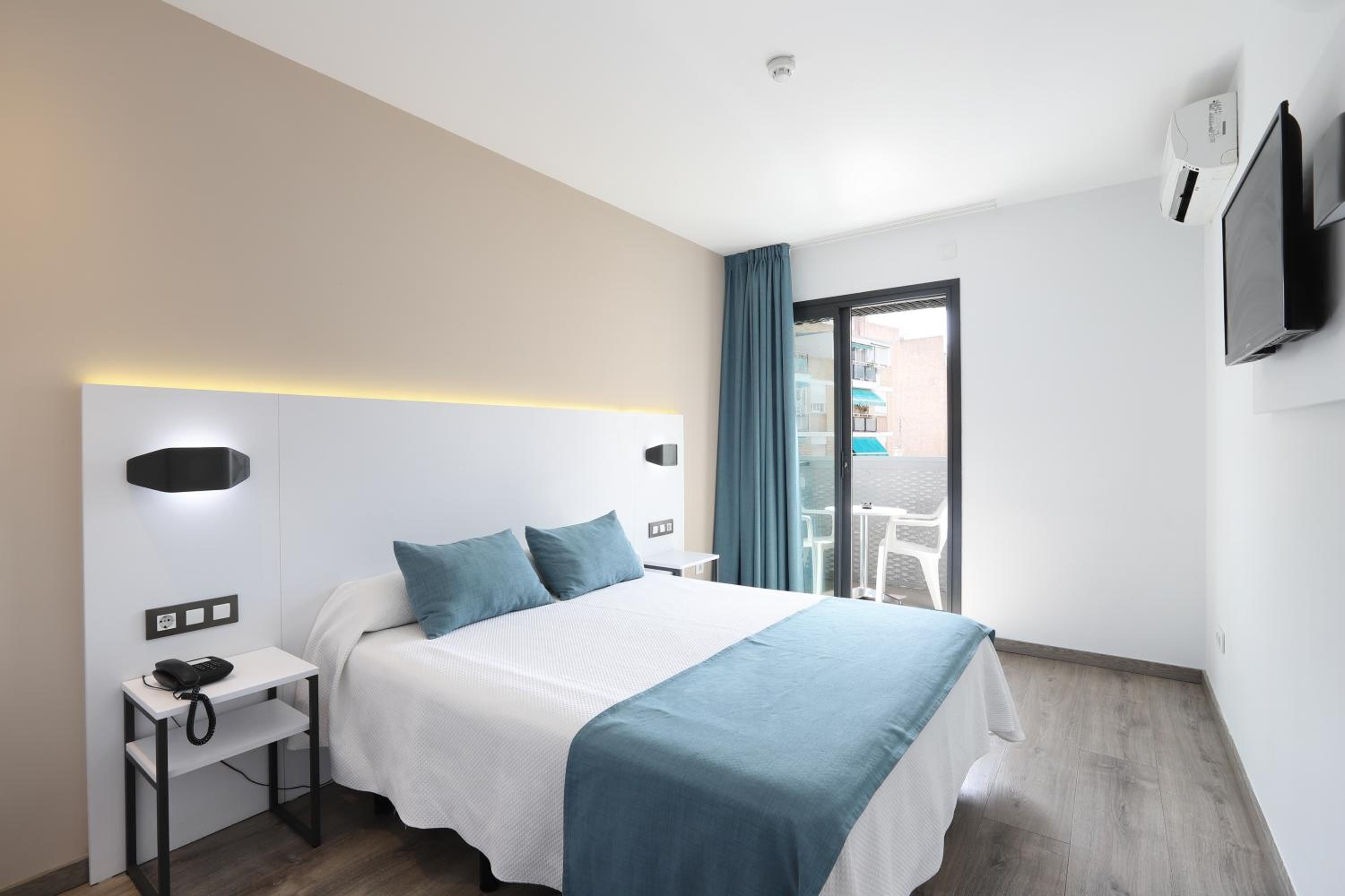 Superior Double or Twin Room with City View - Photo 1