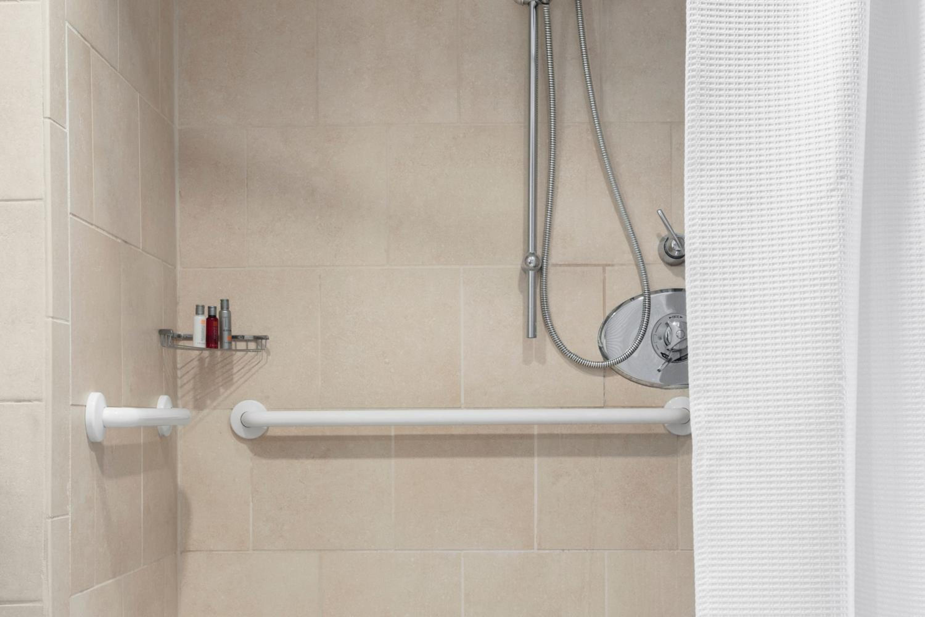 King Room with Adapted Tub - Mobility and Hearing Accessible - Photo 4