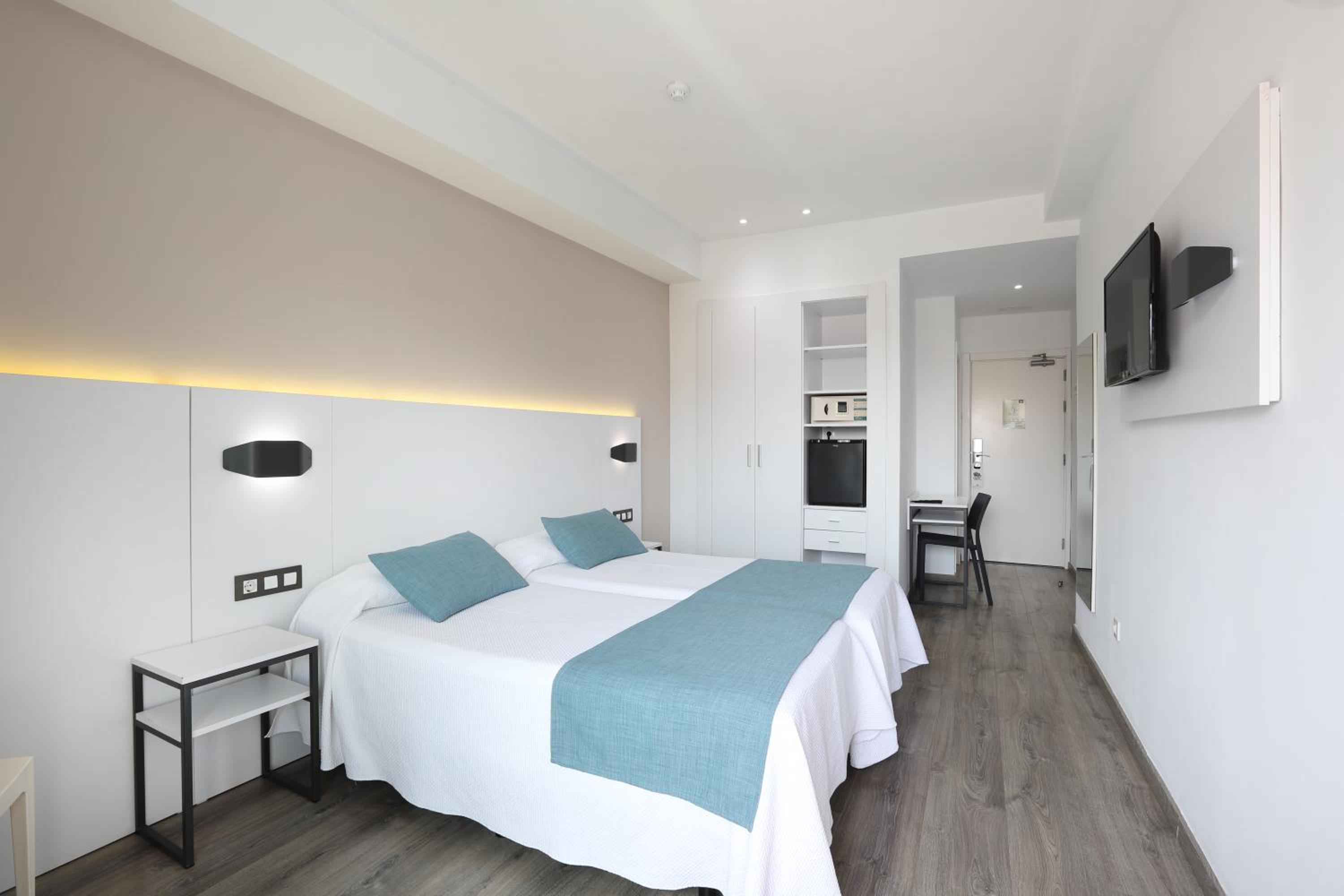 Standard Double or Twin Room - Photo 1
