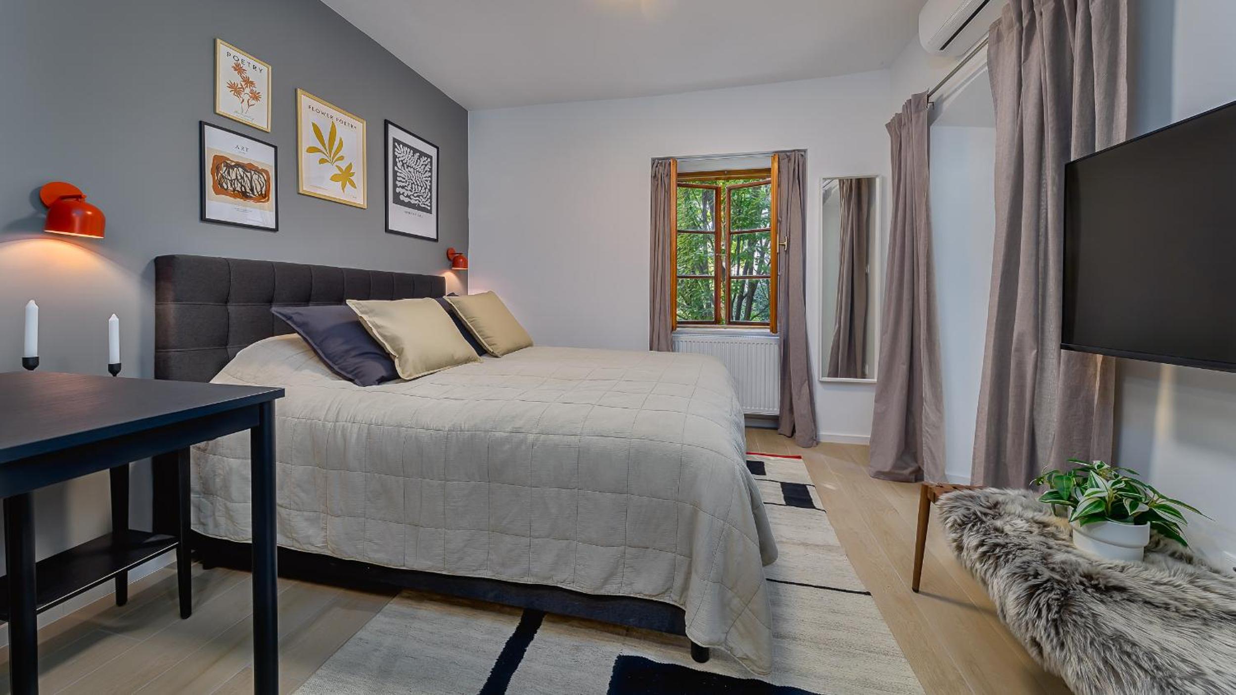 One-Bedroom Apartment