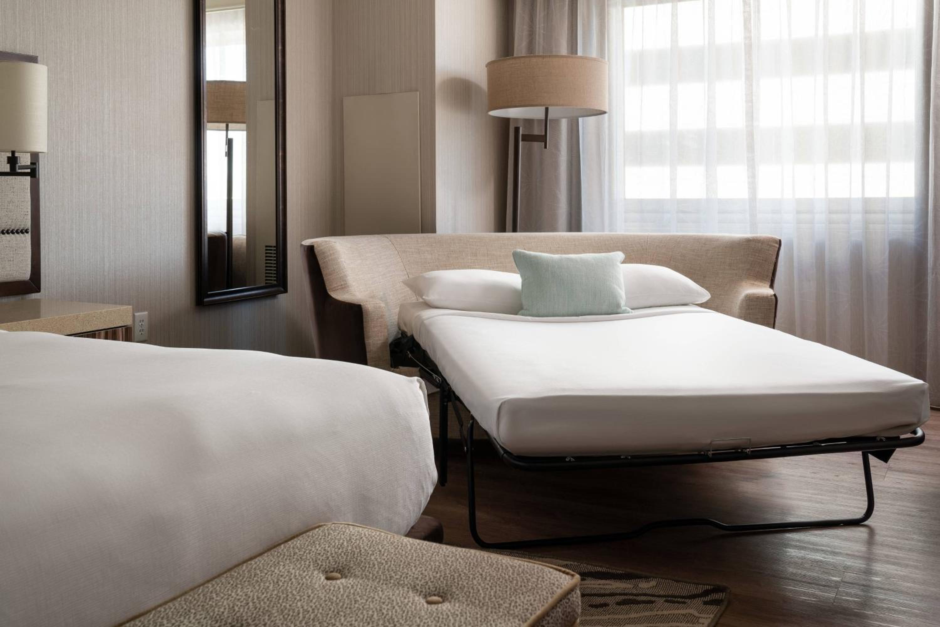 Guest Room with Two Queen Beds - Photo 5