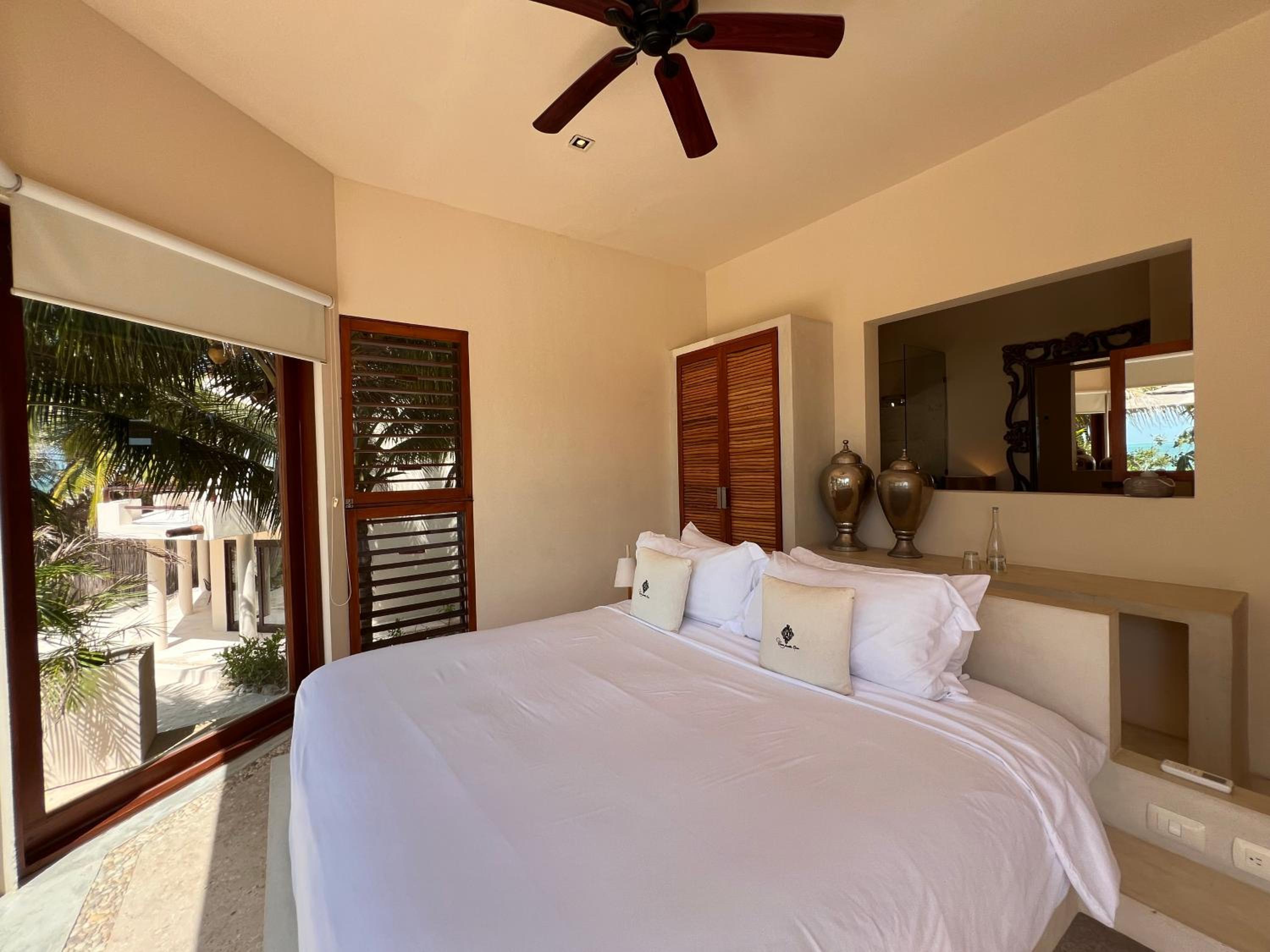 Deluxe Suite with Sea View