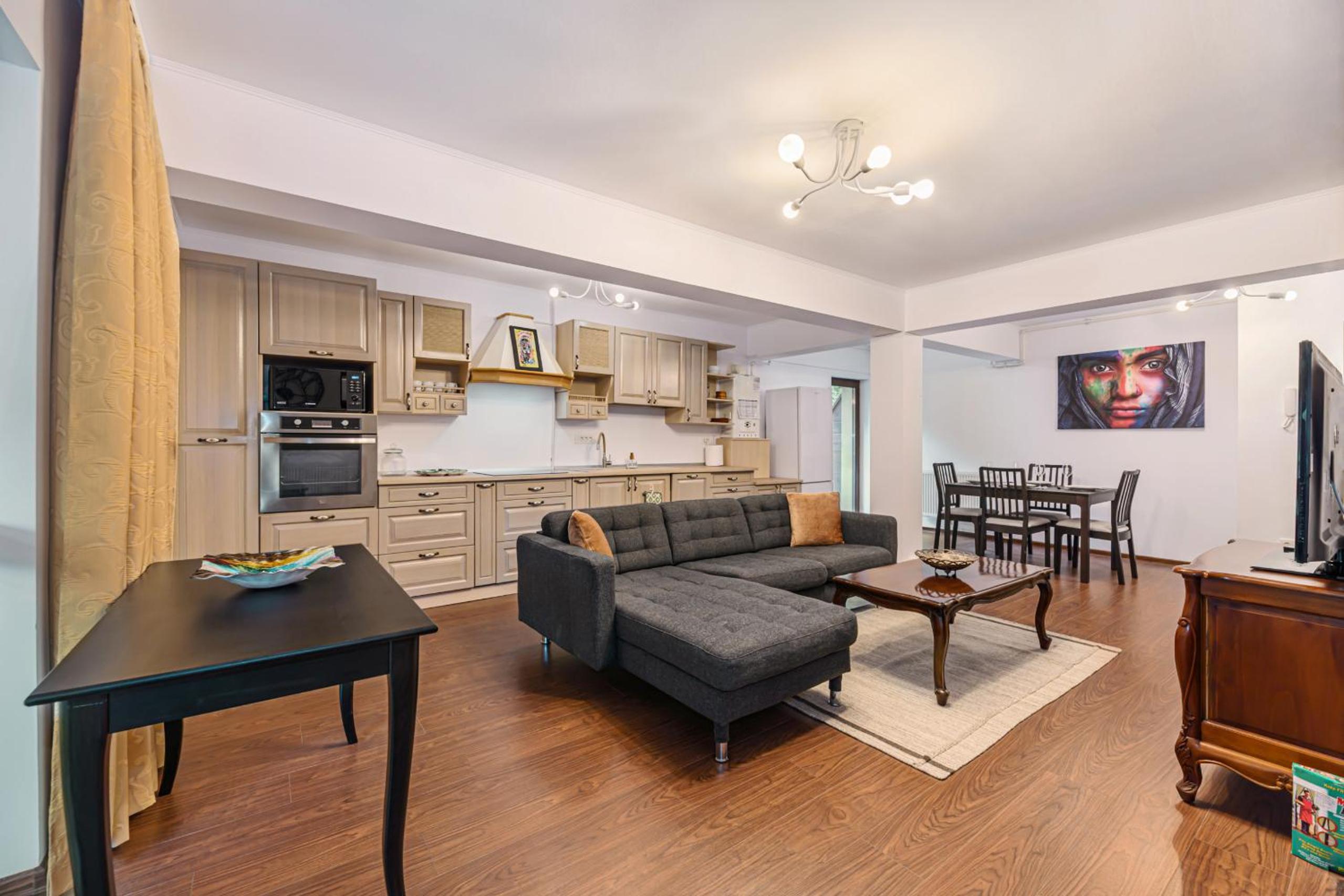 Three-Bedroom Apartment with Mountain View