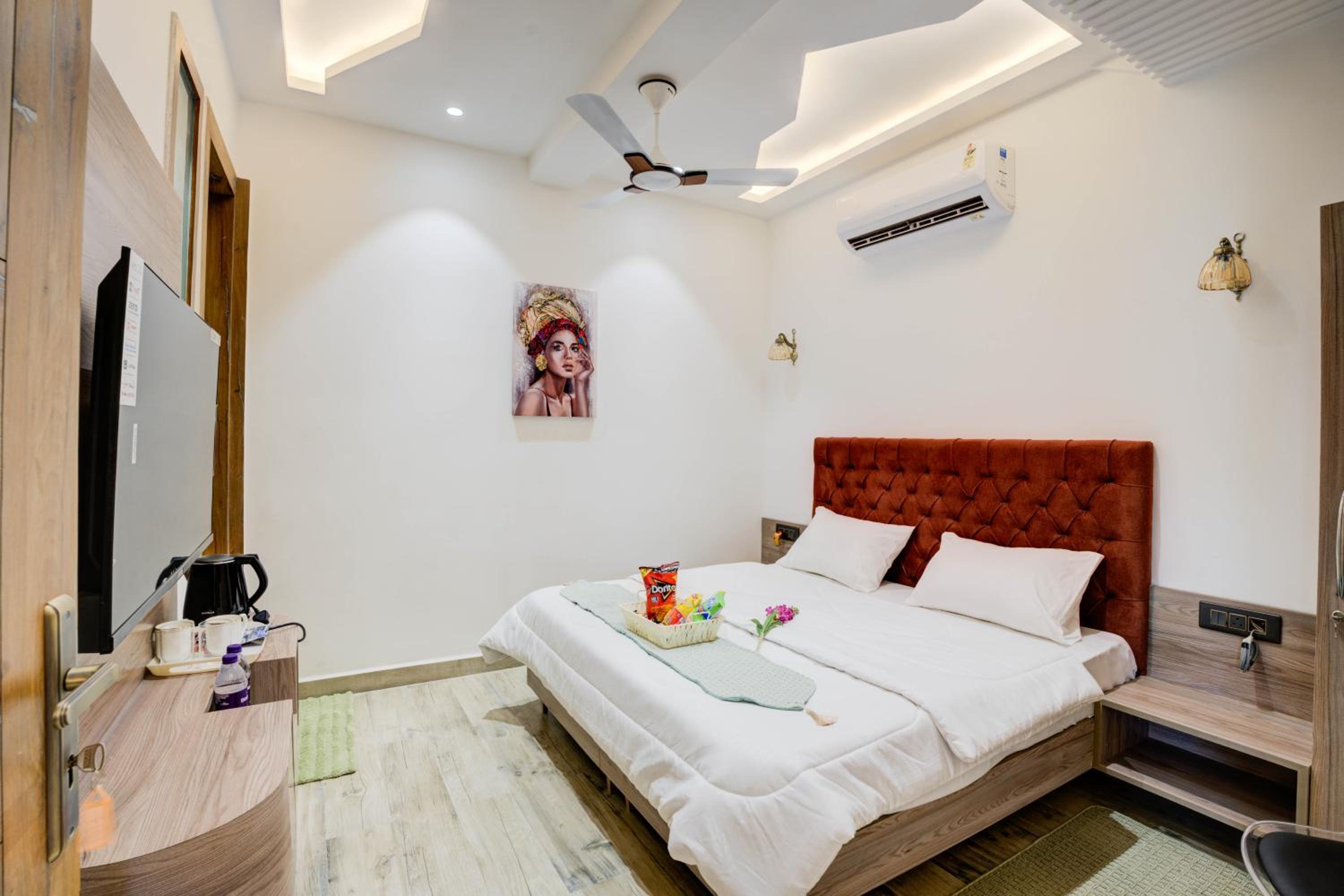 Deluxe Room - Photo 16