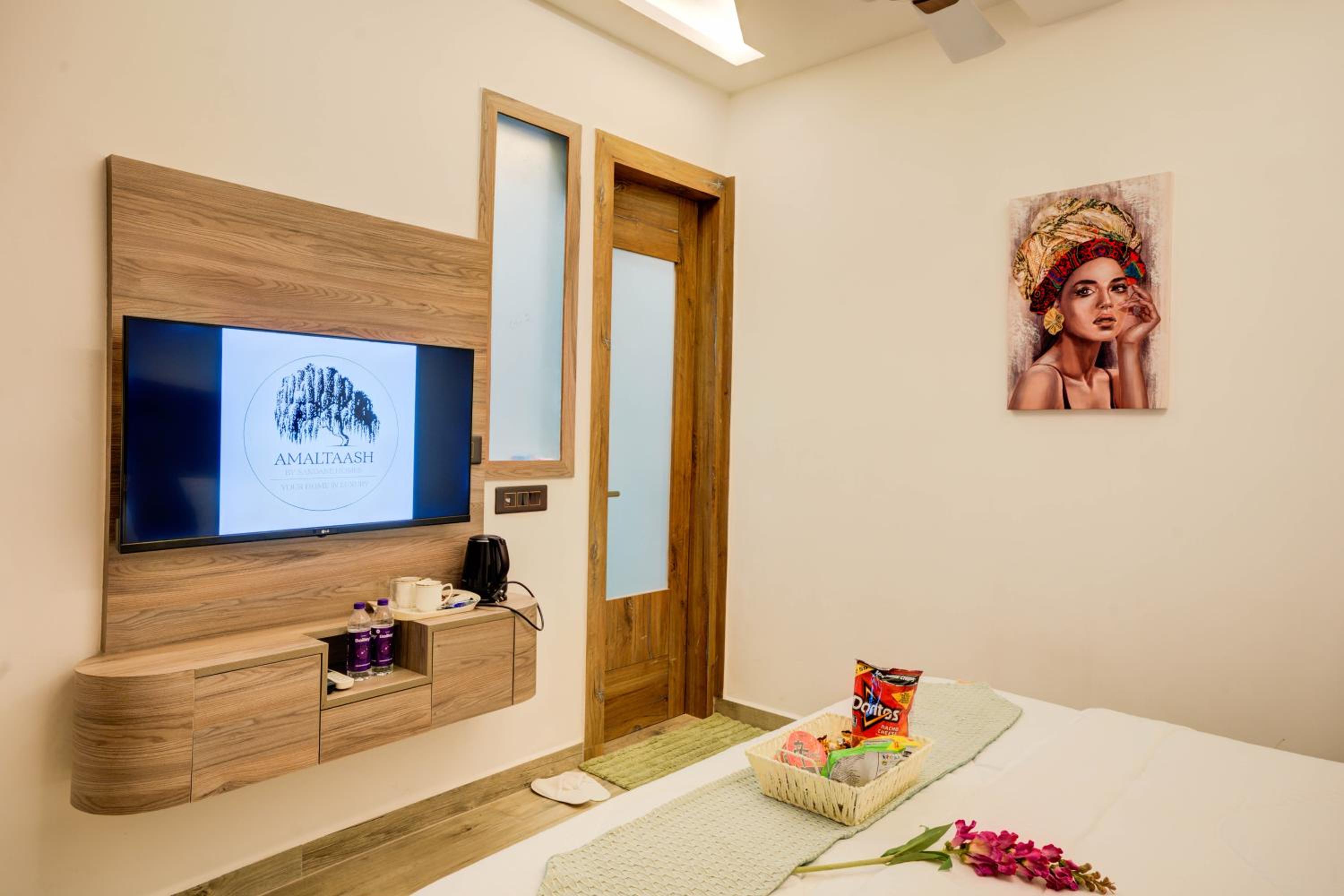Deluxe Room - Photo 17