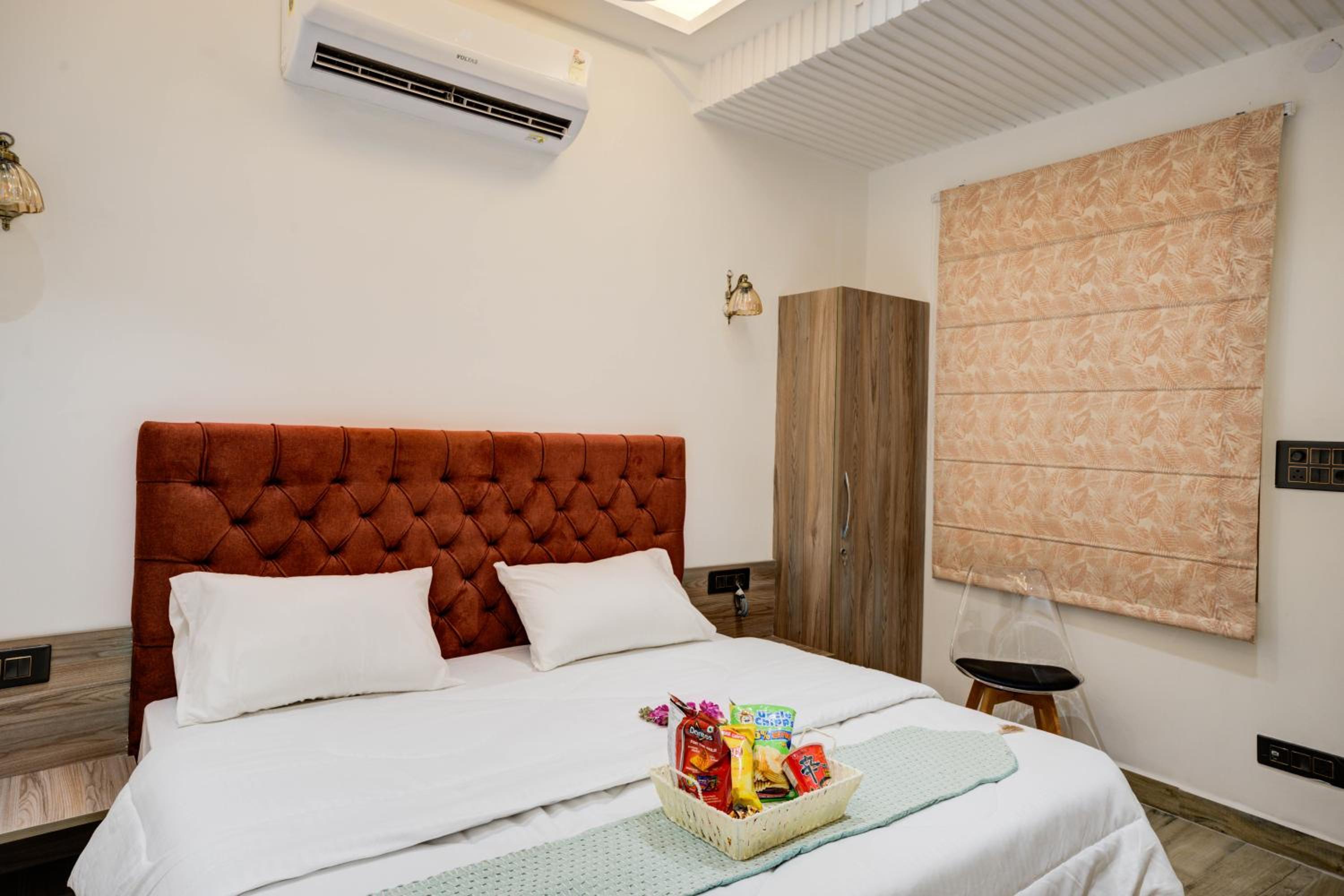 Deluxe Room - Photo 12