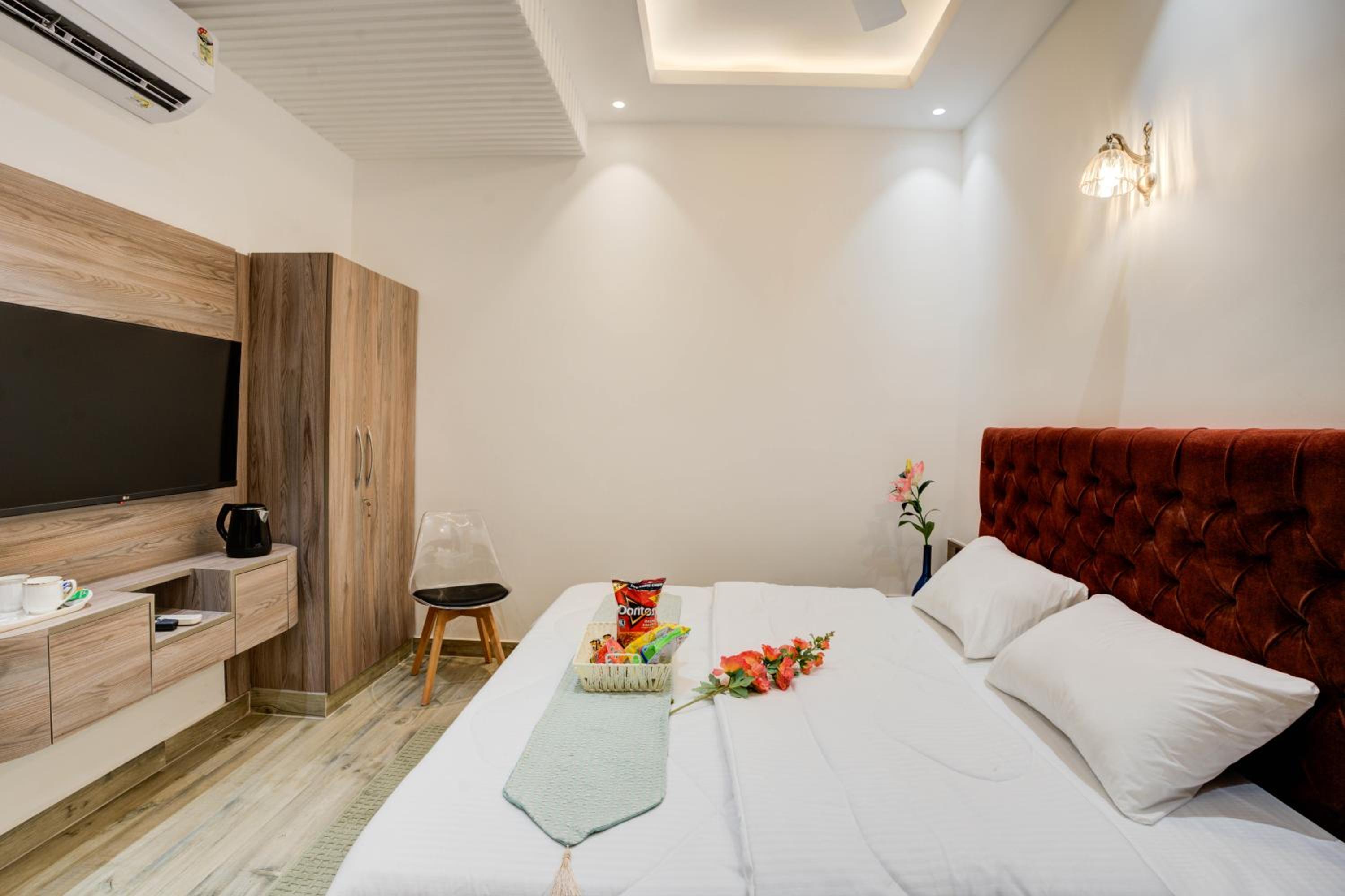Deluxe Room - Photo 5