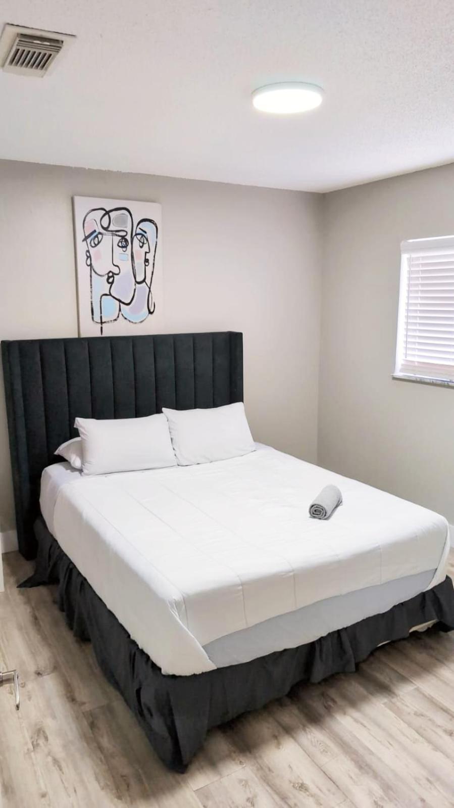 Three-Bedroom House photo 2