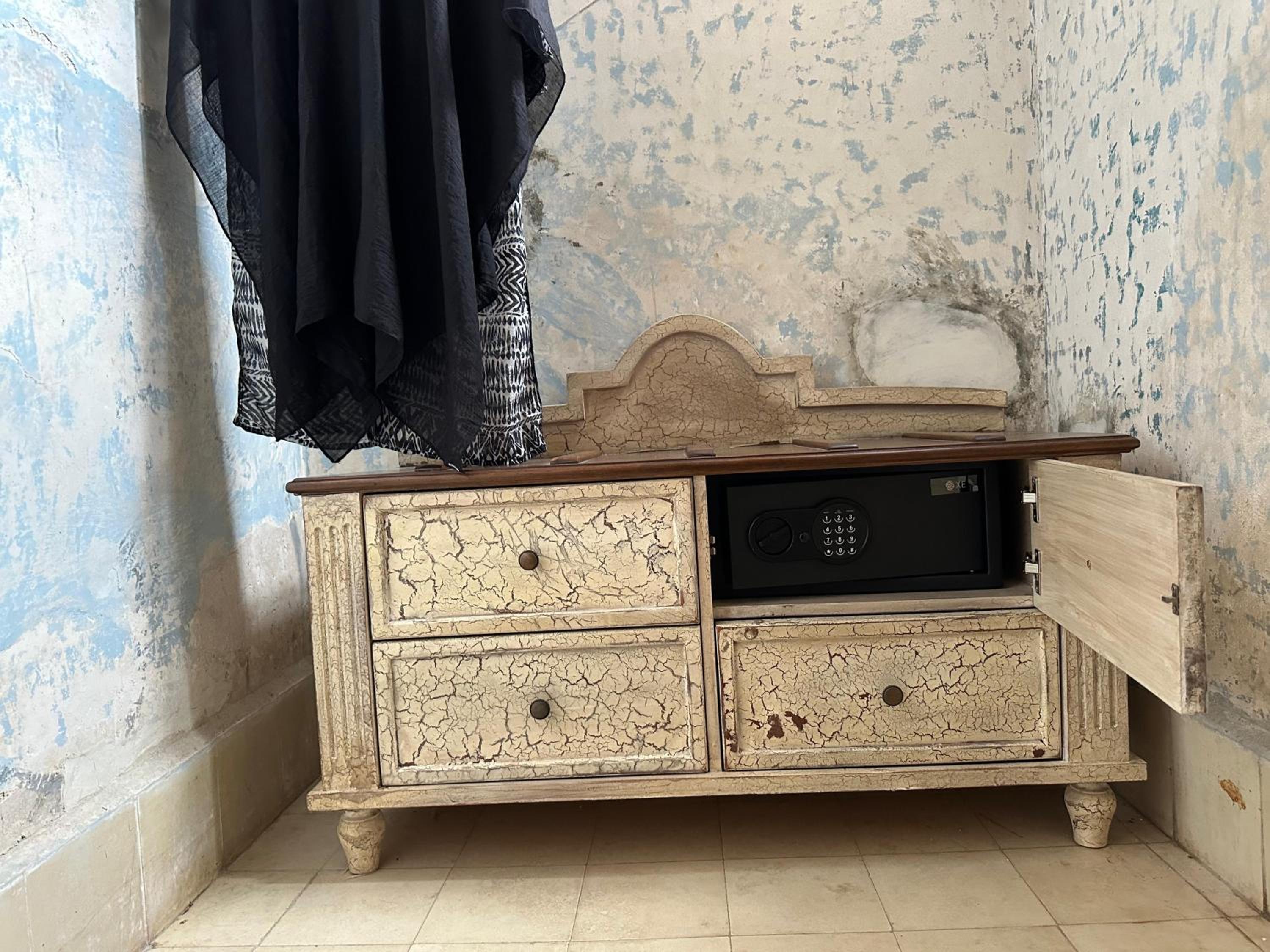 Suite - Photo 1