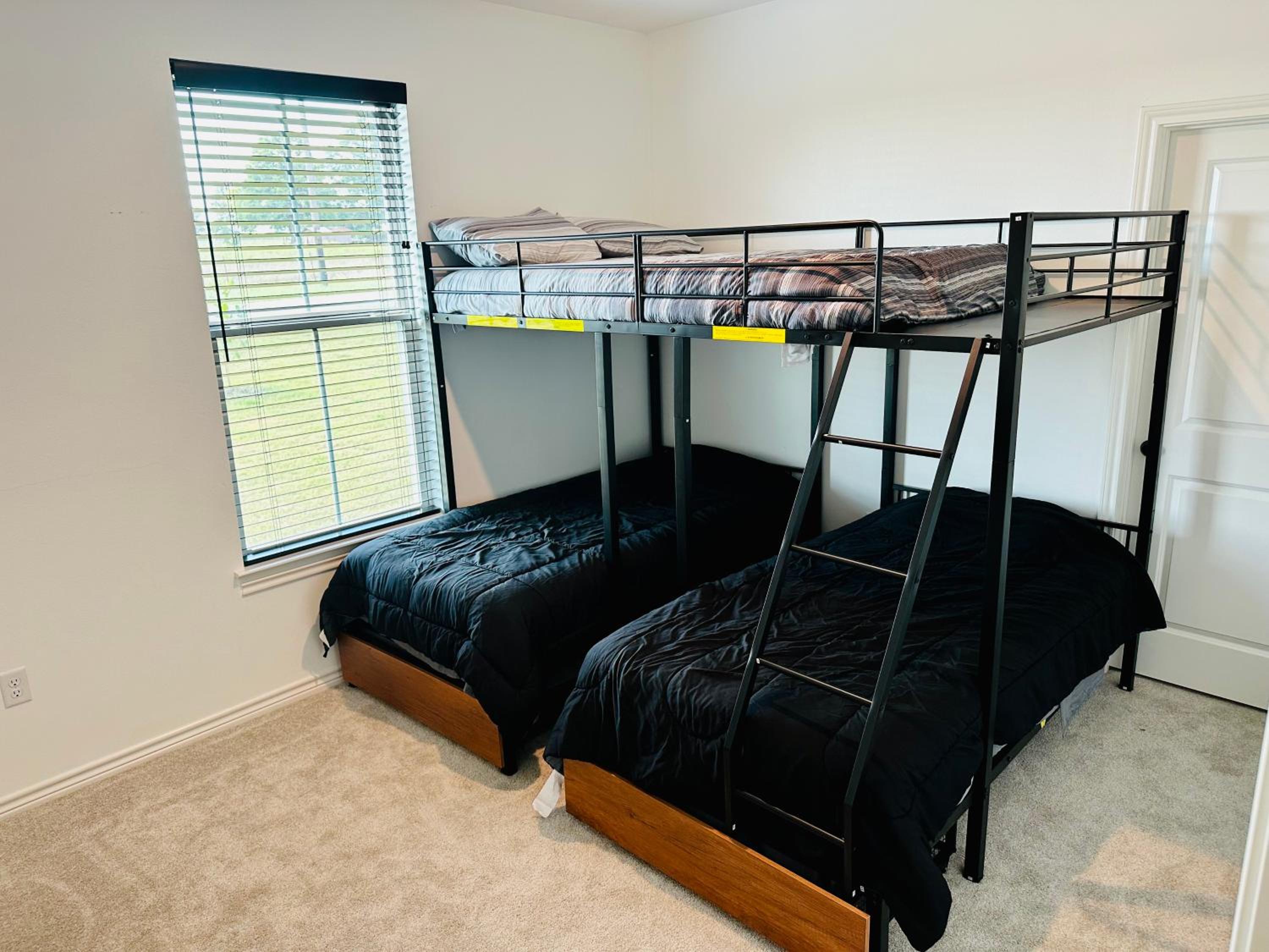 Four-Bedroom House photo 3