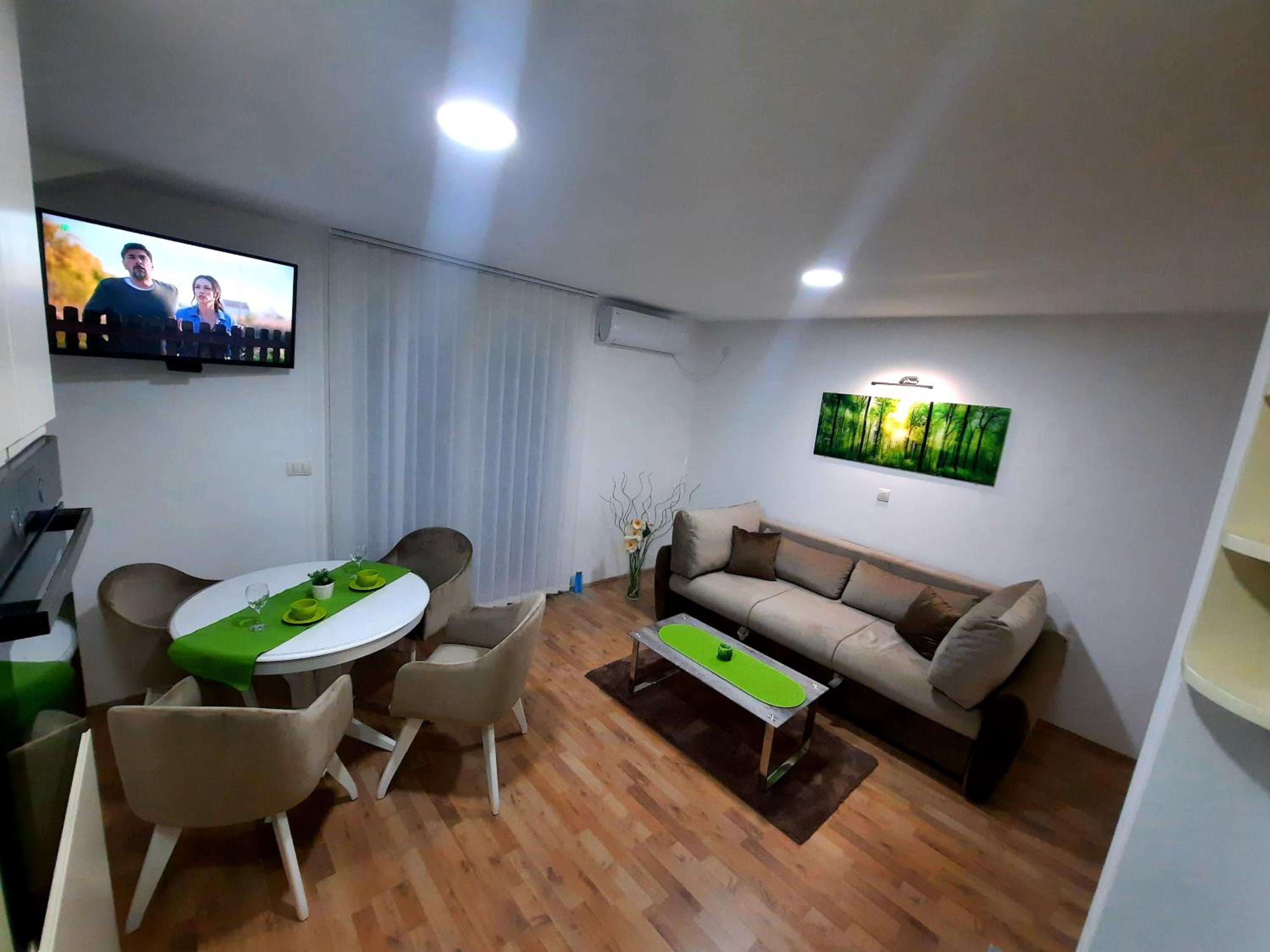 One-Bedroom Apartment photo 1