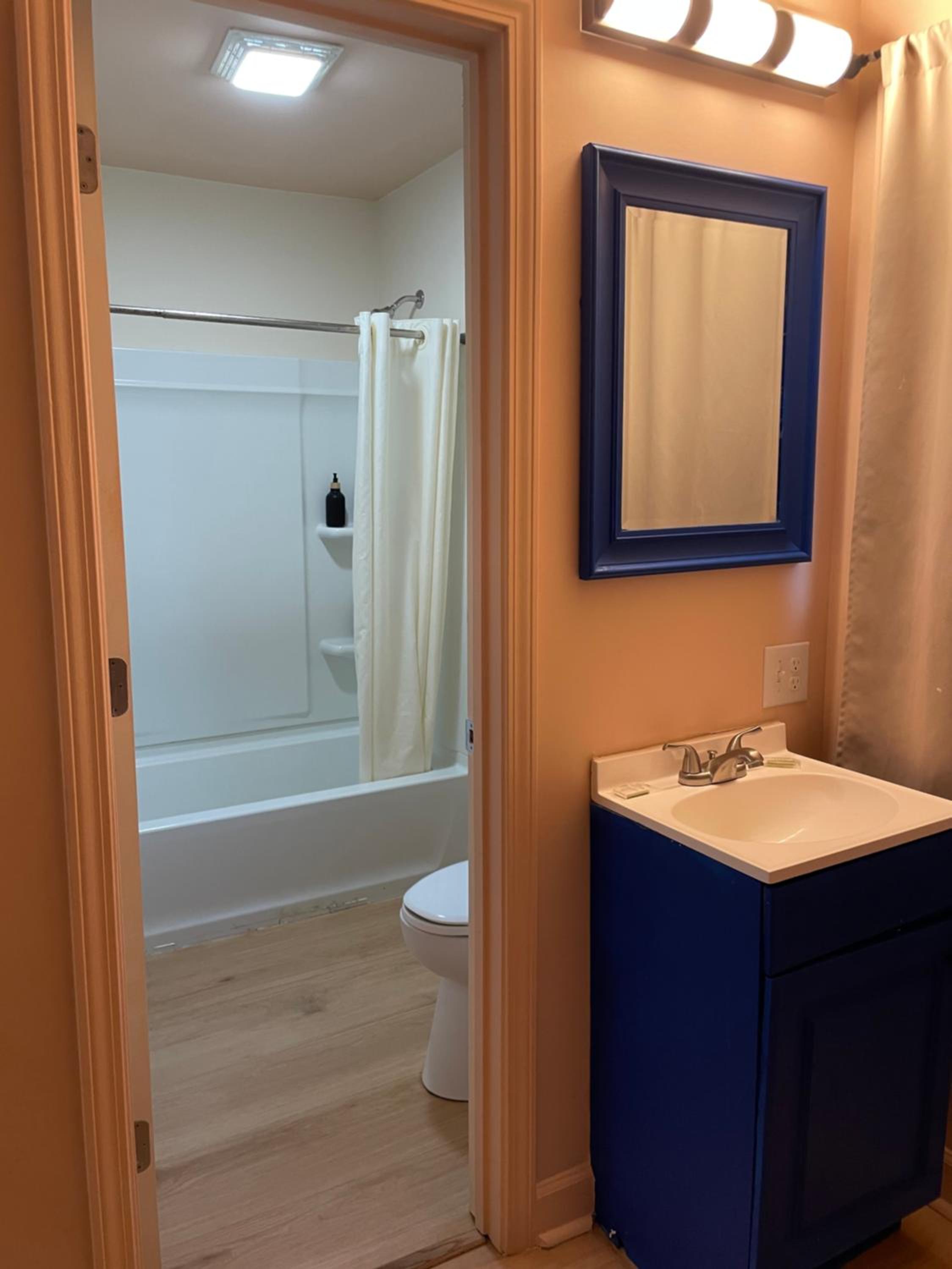 Queen Room photo 2